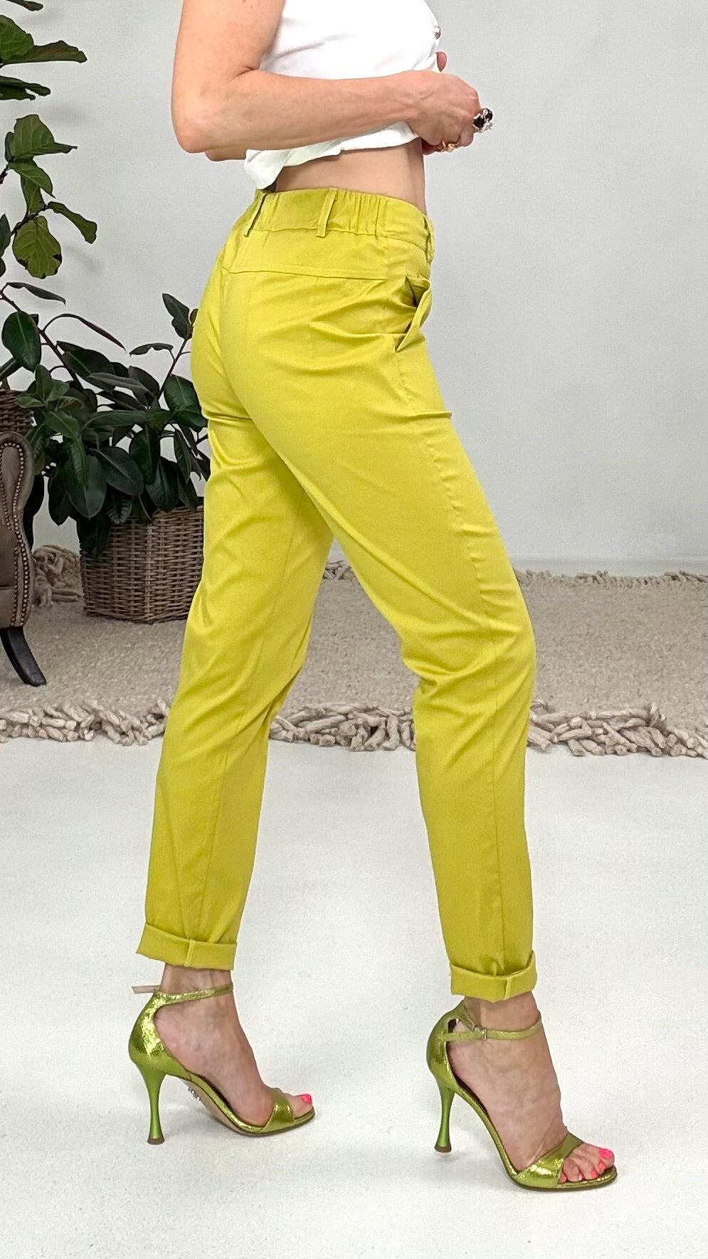 823 P25 GIALLO PANTALONE CAROTA IN PELLE D UOVO