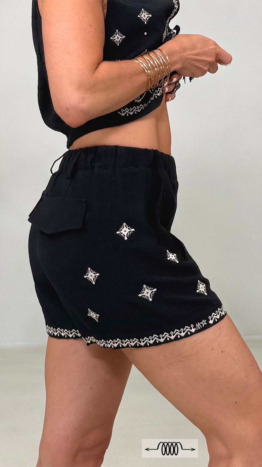 SHORTS IN VISCOSA CRASH CON RICAMI