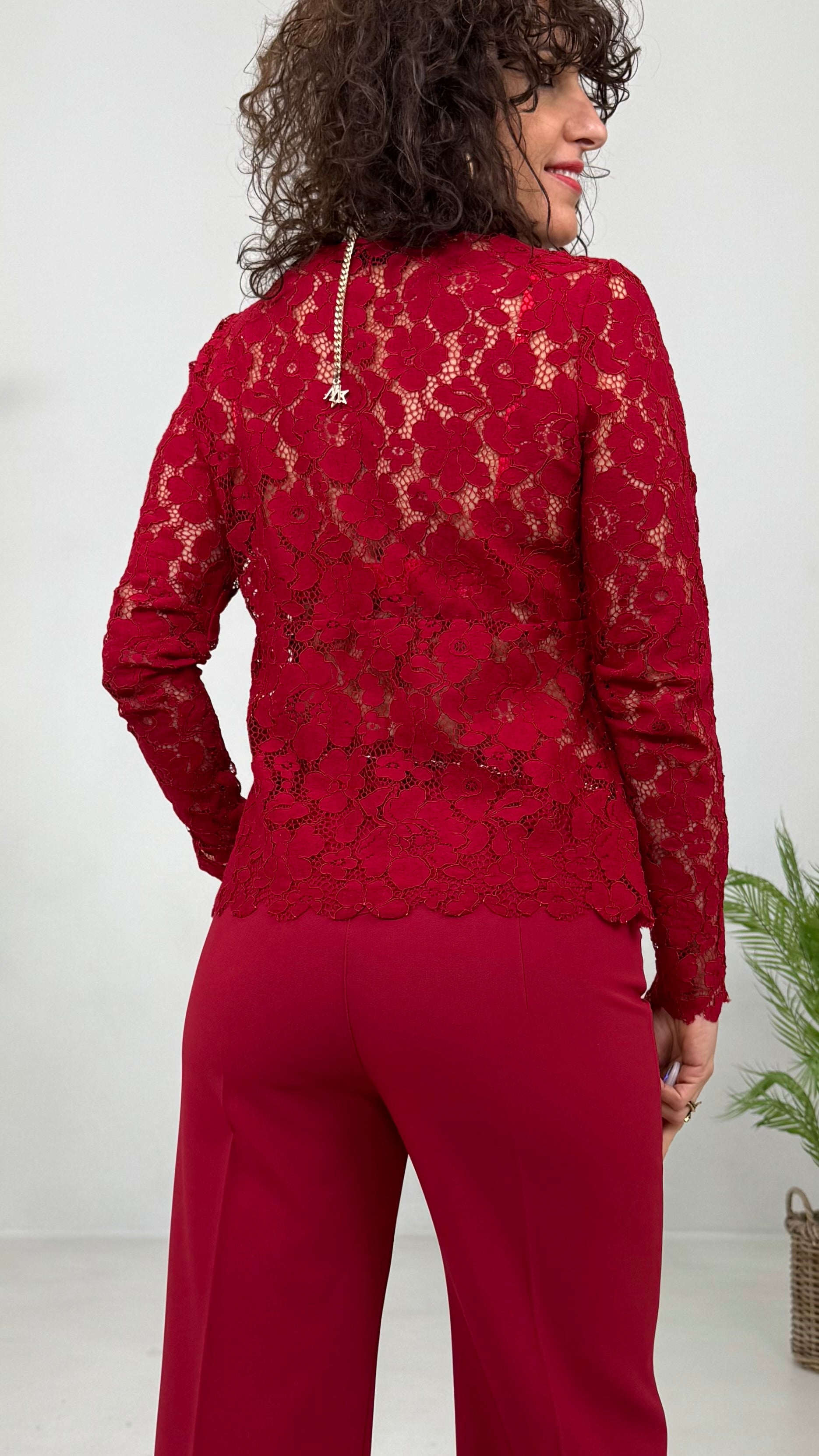 MAGLIA IN PIZZO CON MANICHE LUNGHE