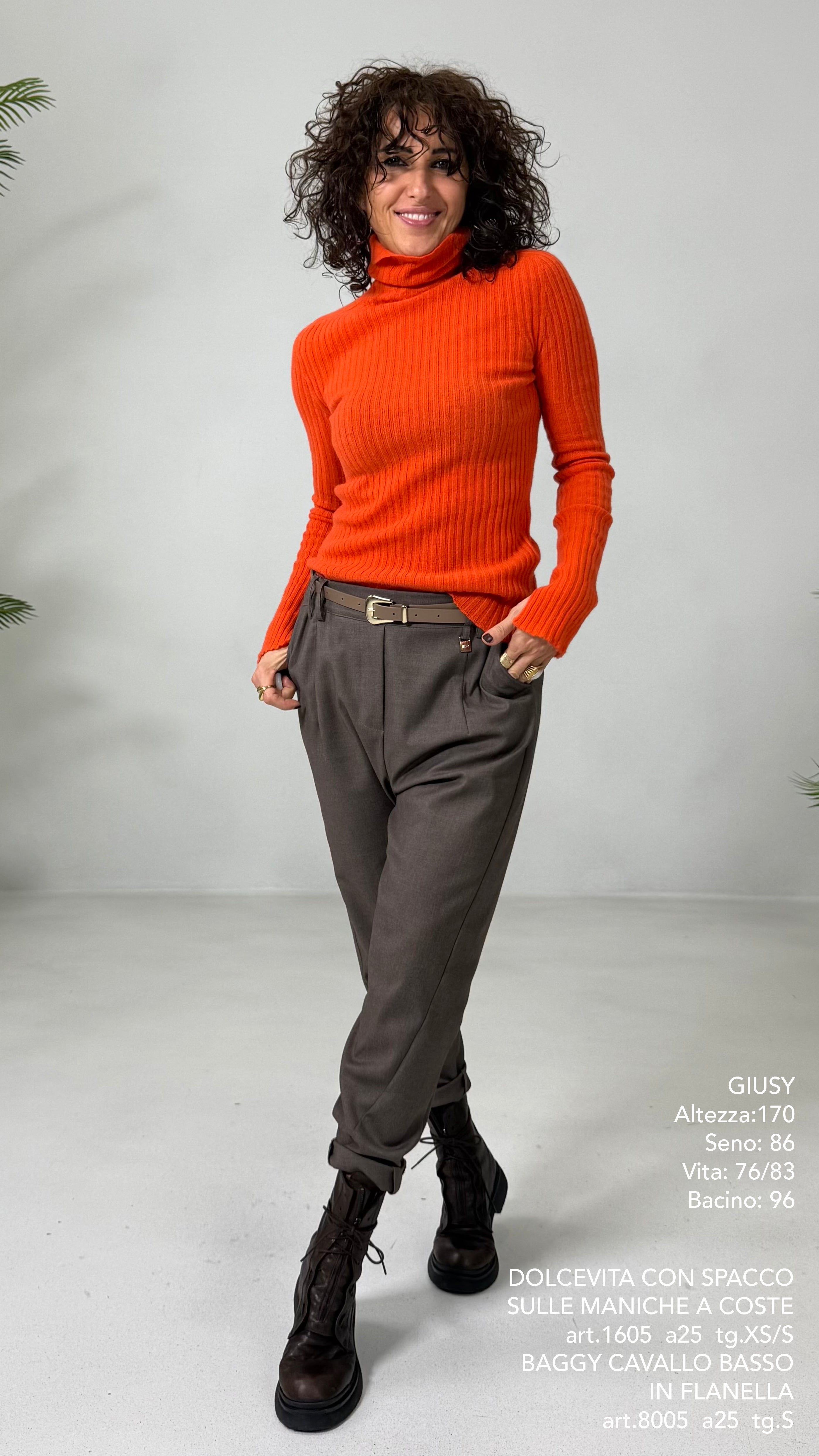 DOLCEVITA CON SPACCO SULLE MANICHE A COSTE IN LANA CARDATA