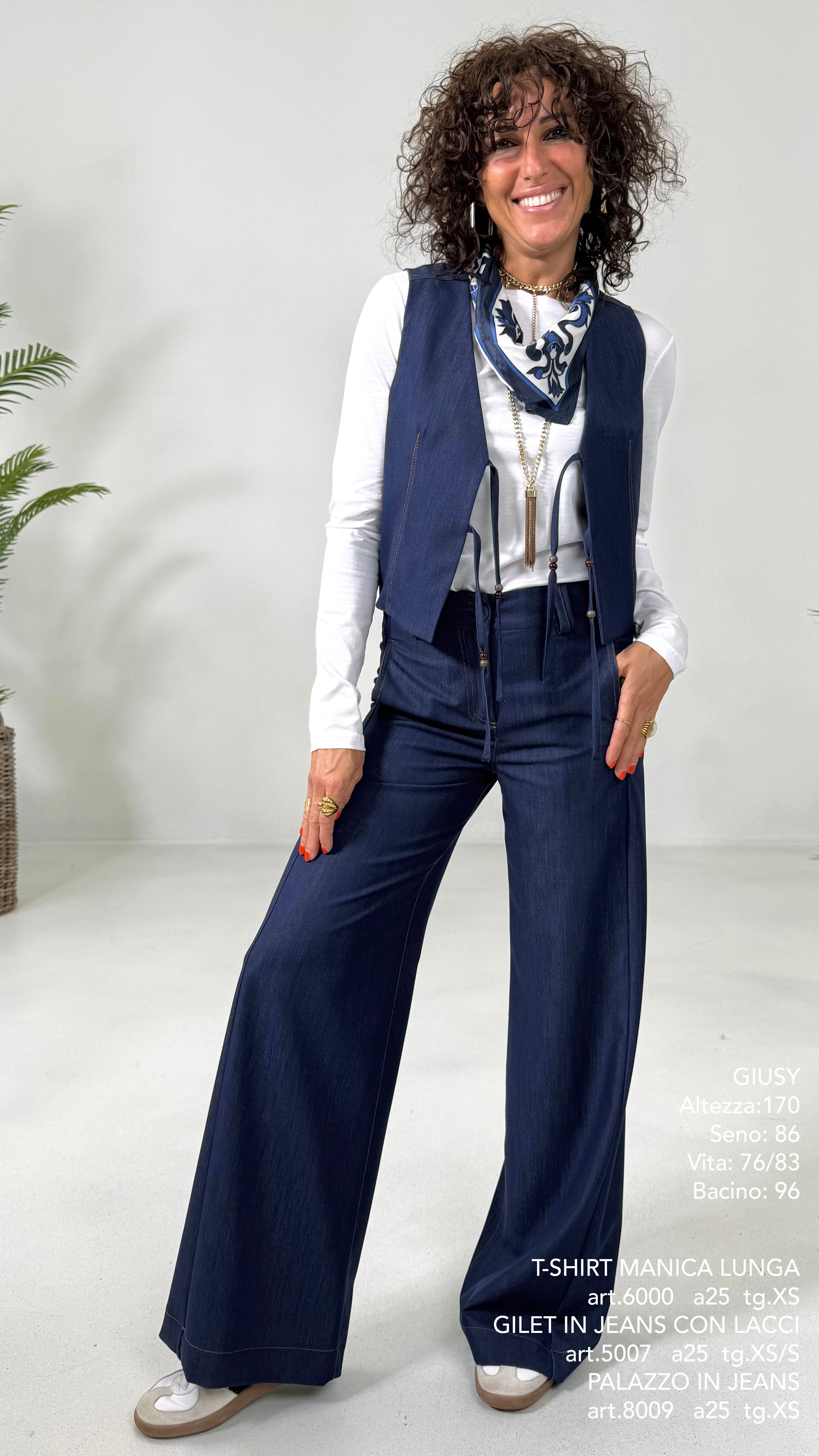 GILET IN JEANS SLEGATO CON LACCI