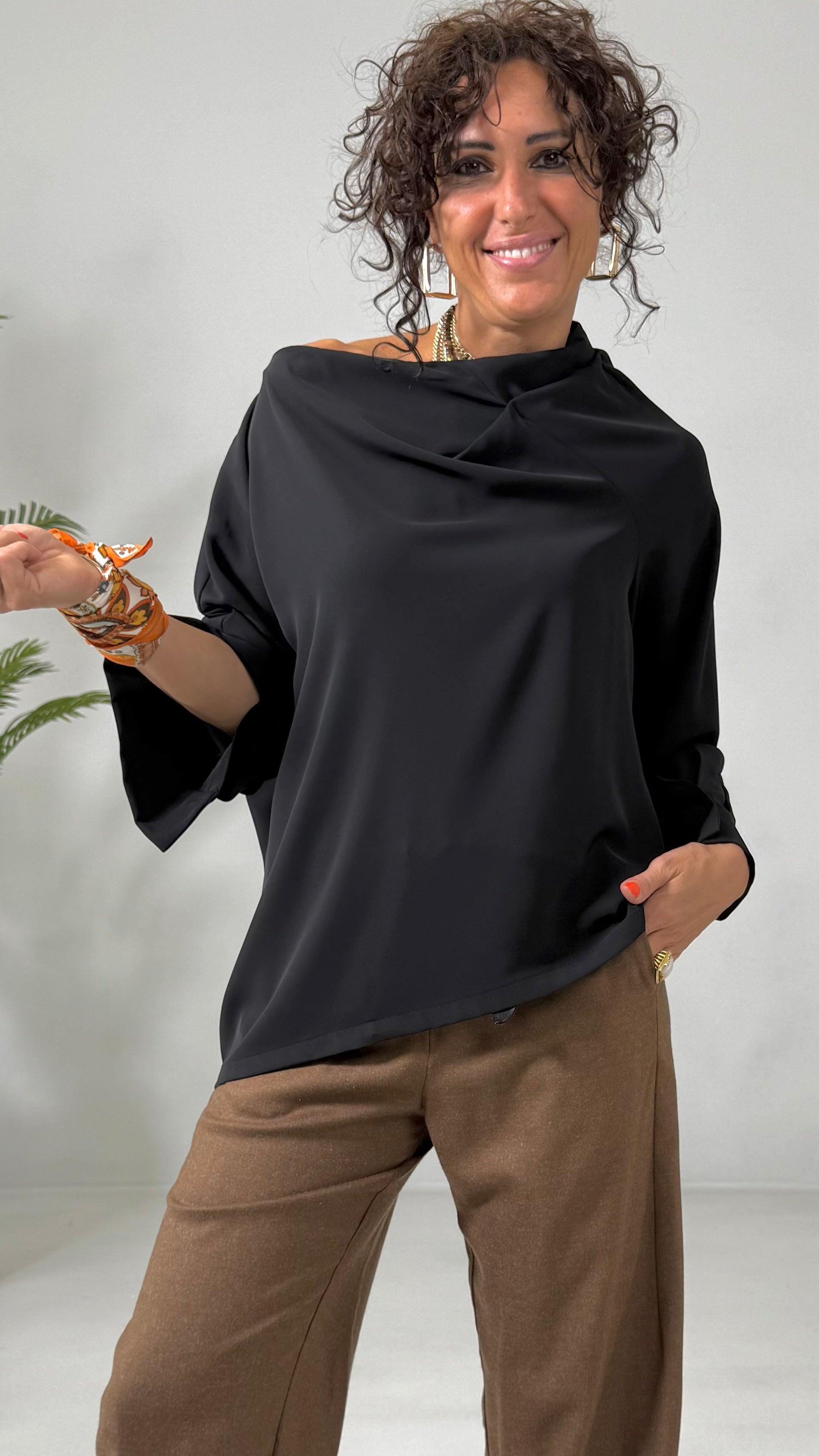 CAMICIA ASIMMETRICA LINEA QUADRATA IN CADY FLUIDO