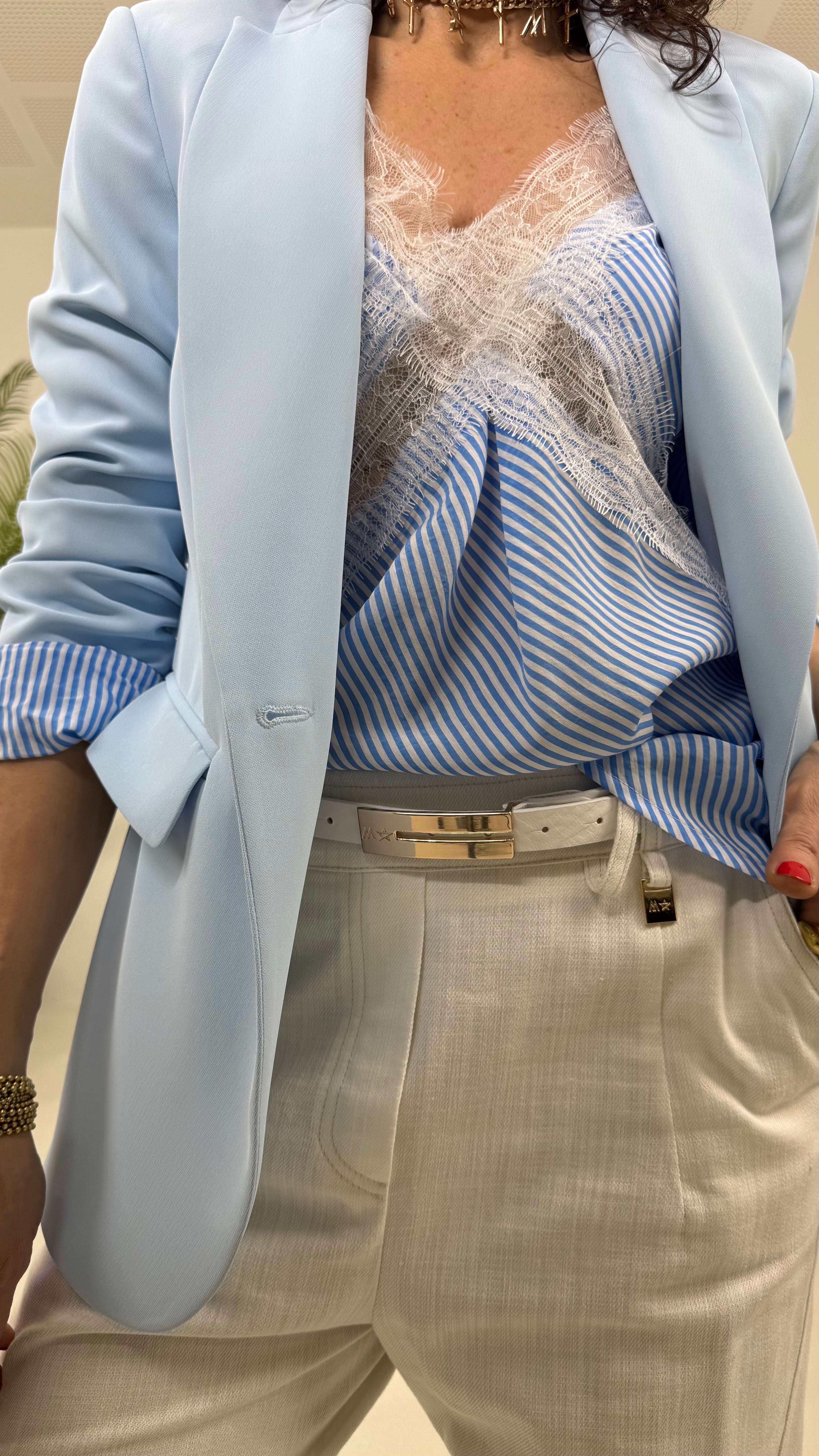 TOP A RIGHE CON PIZZO IN CONTRASTO