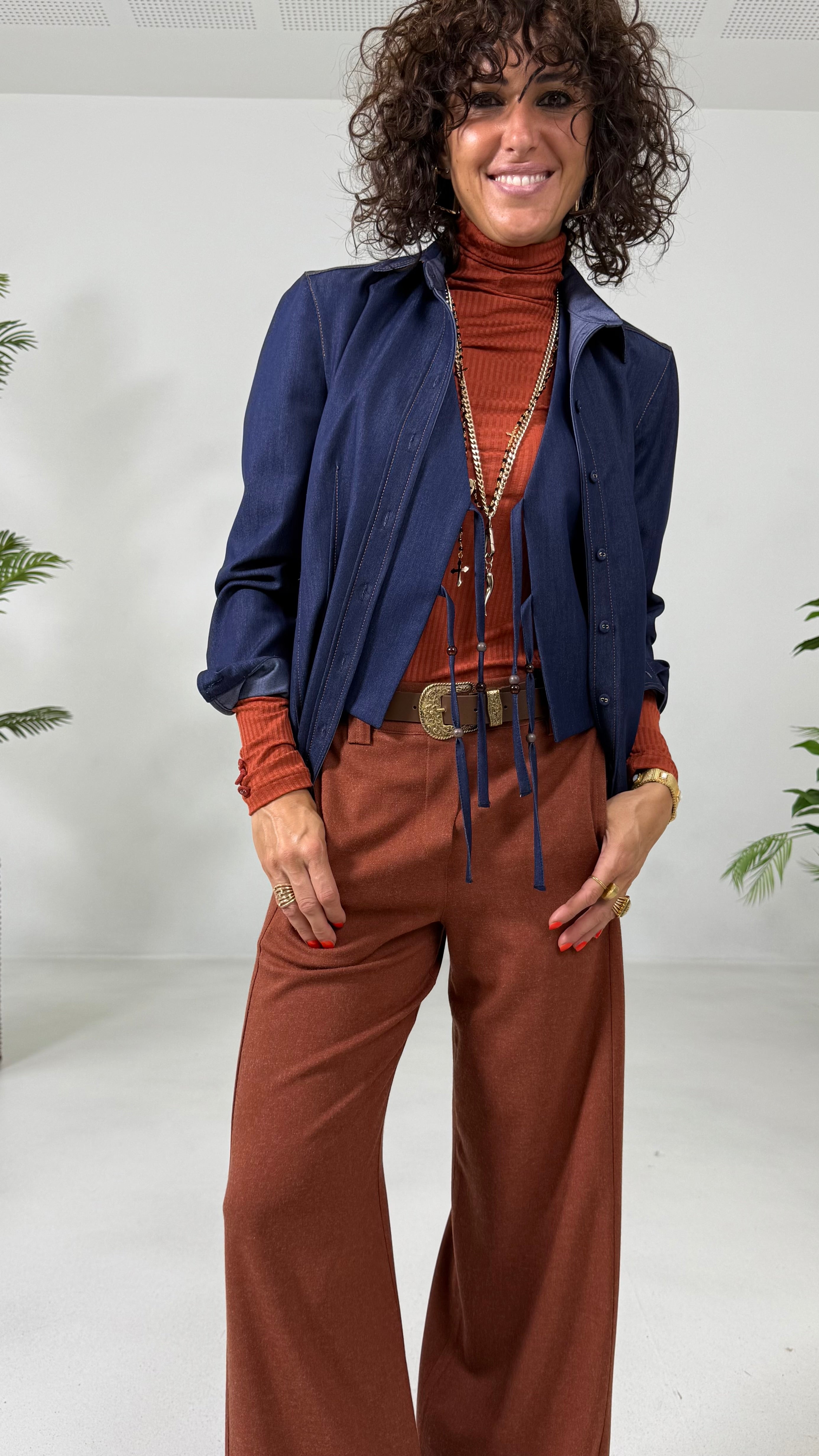 GILET IN JEANS SLEGATO CON LACCI