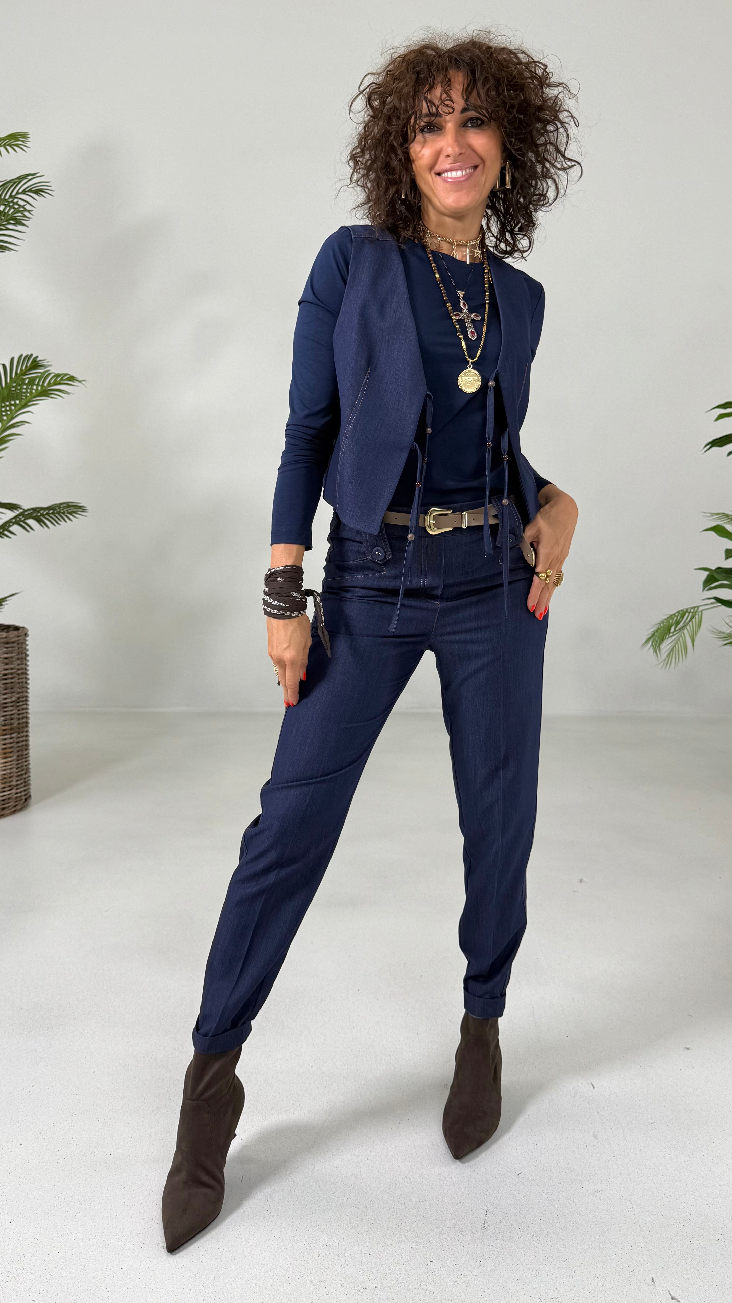 GILET IN JEANS SLEGATO CON LACCI