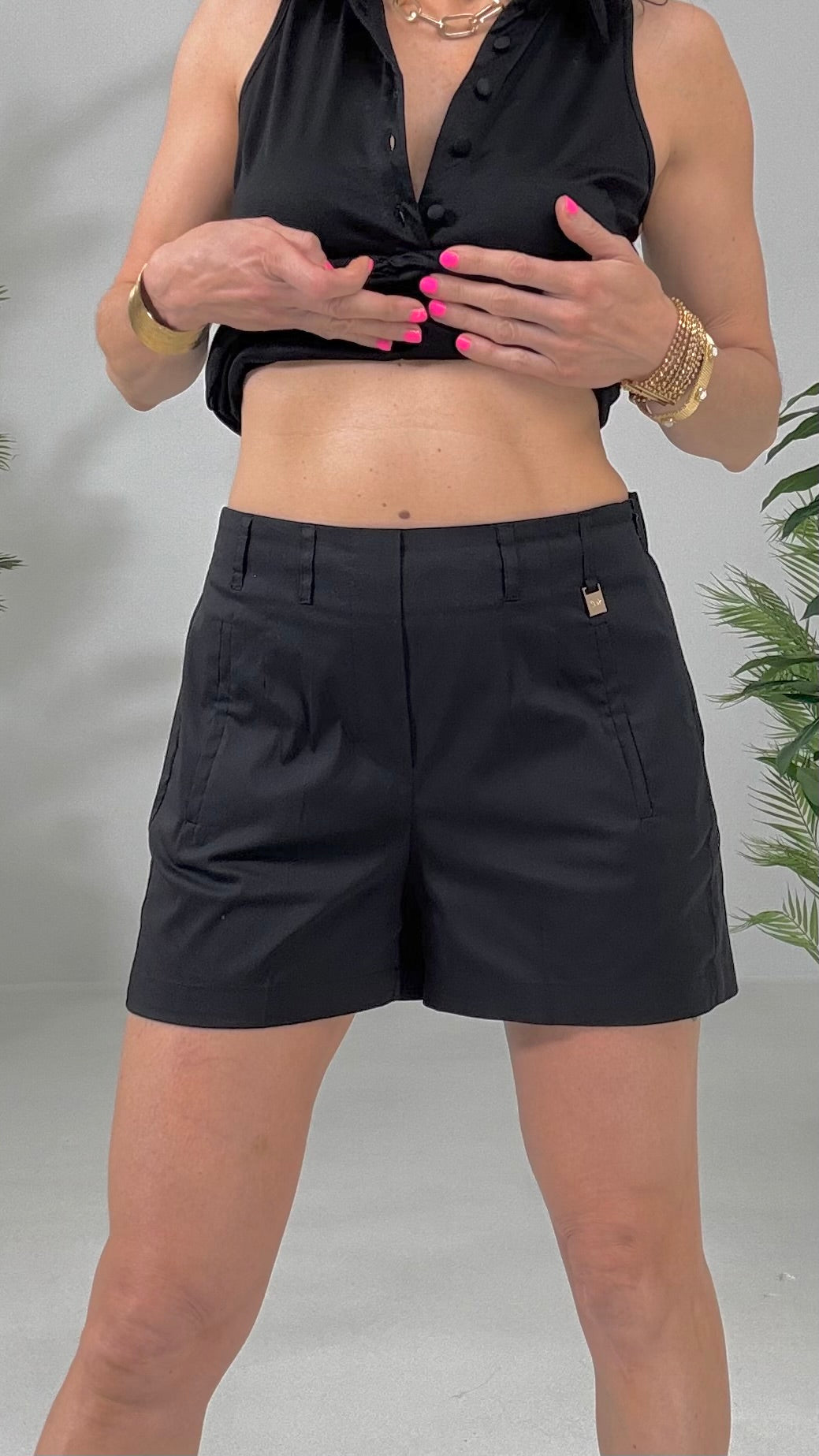 828 P25 NERO SHORT IN PELLE D UOVO