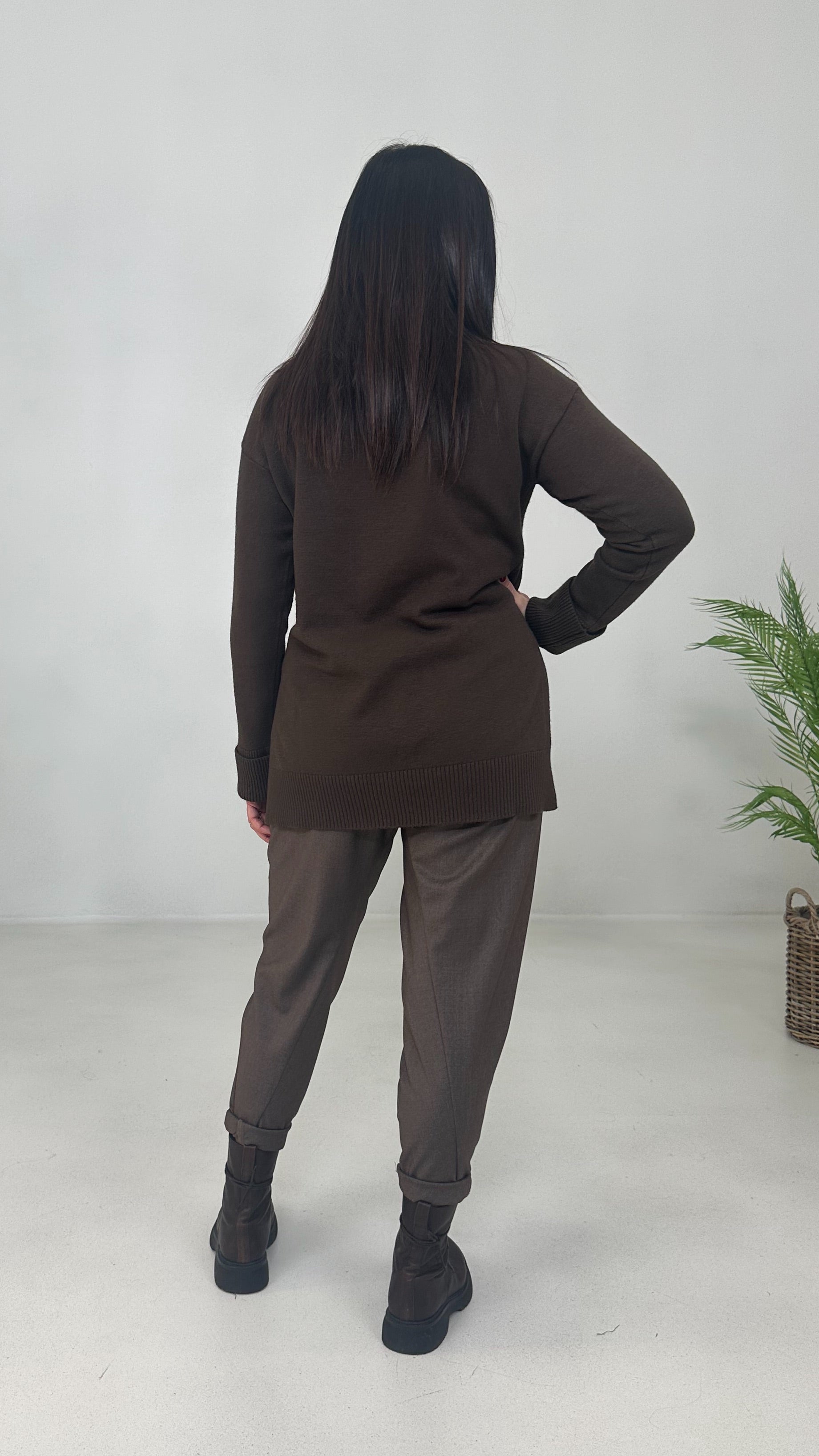 MAGLIONCINO QUADRATO IN CALDA VISCOSA COLLO ALTO E SPACCHI