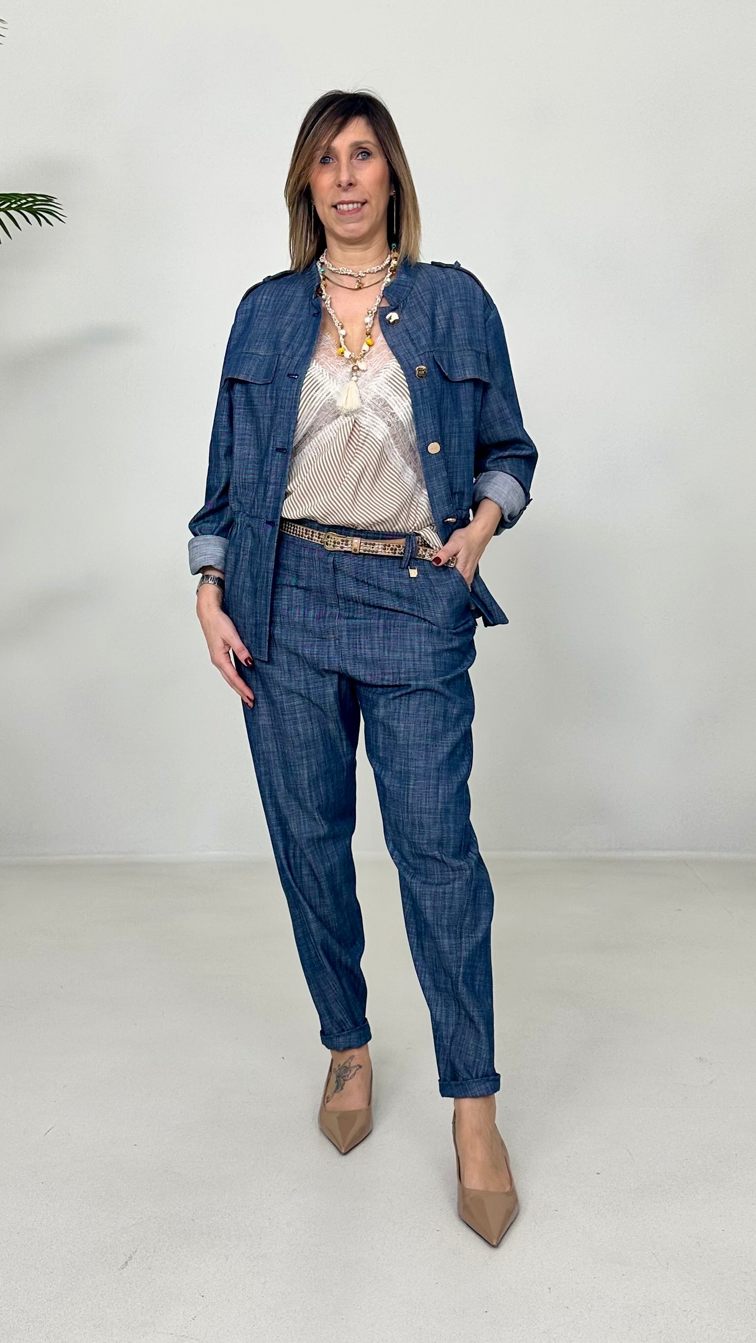 TOP A RIGHE CON PIZZO IN CONTRASTO