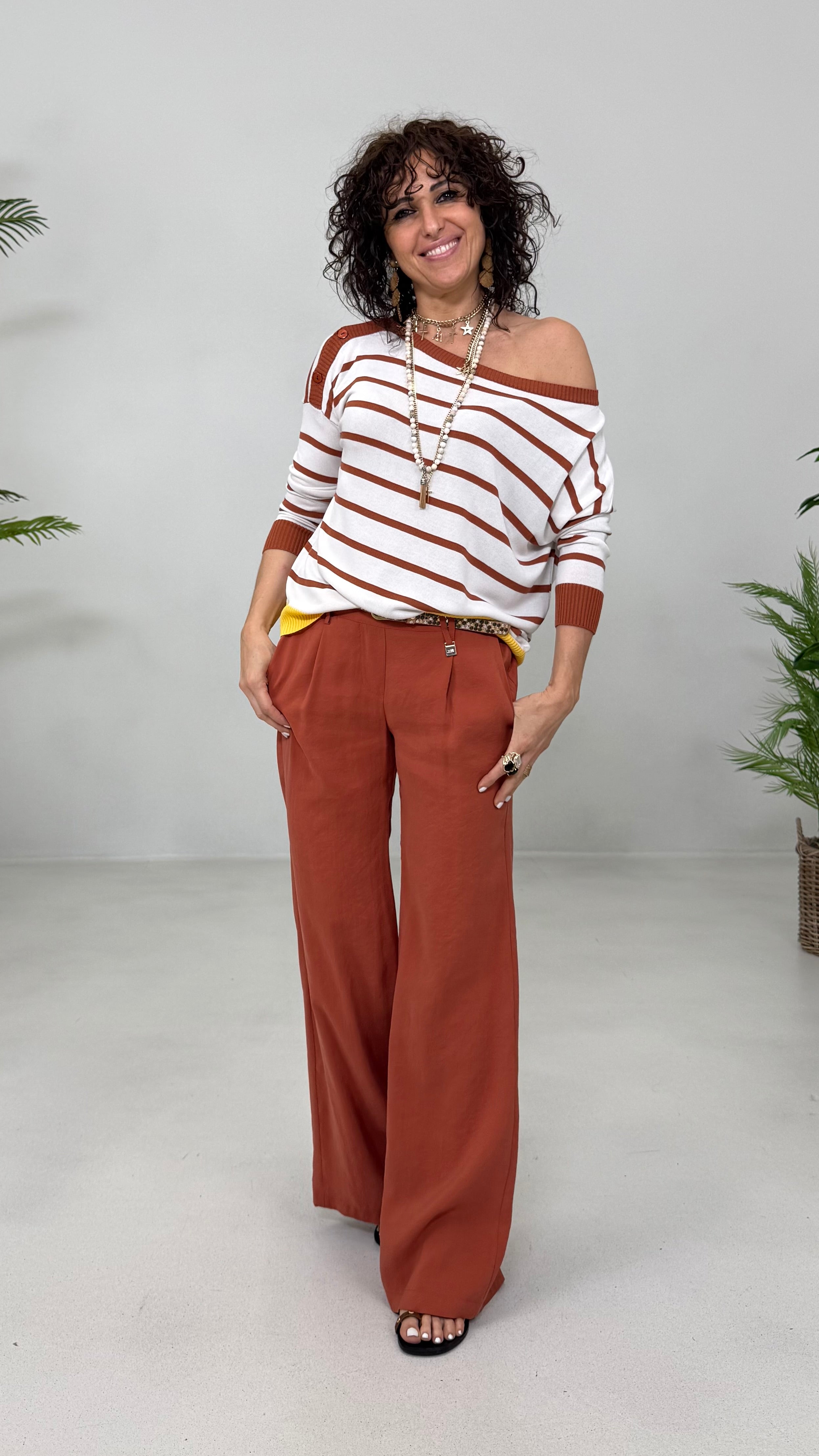 MAGLIA IN VISCOSA CON BORDO GIALLO