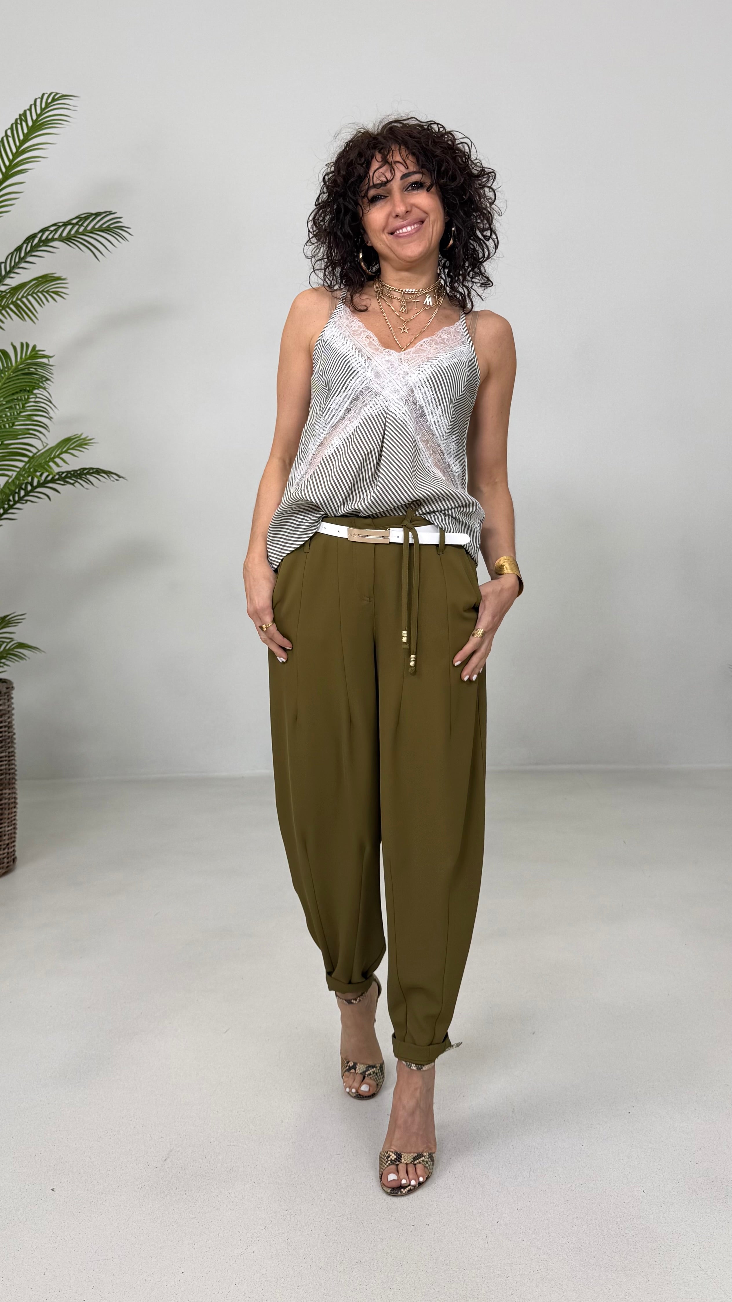 TOP A RIGHE CON PIZZO IN CONTRASTO