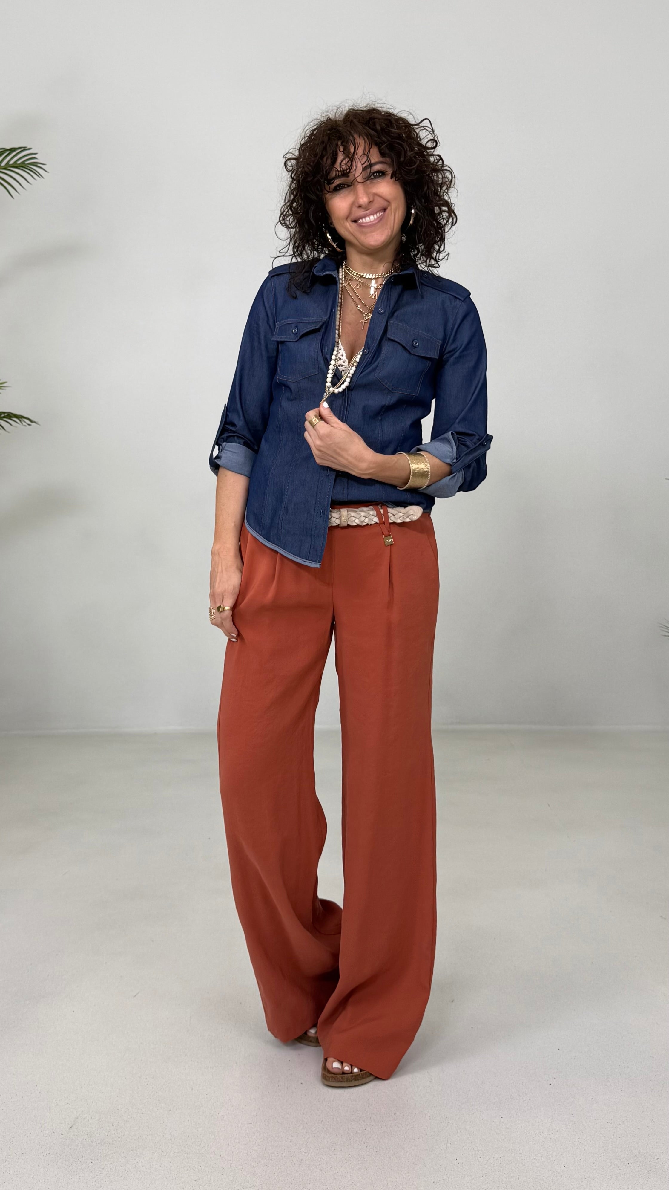 CAMICIA CON TASCHE IN JEANS ELASTICO