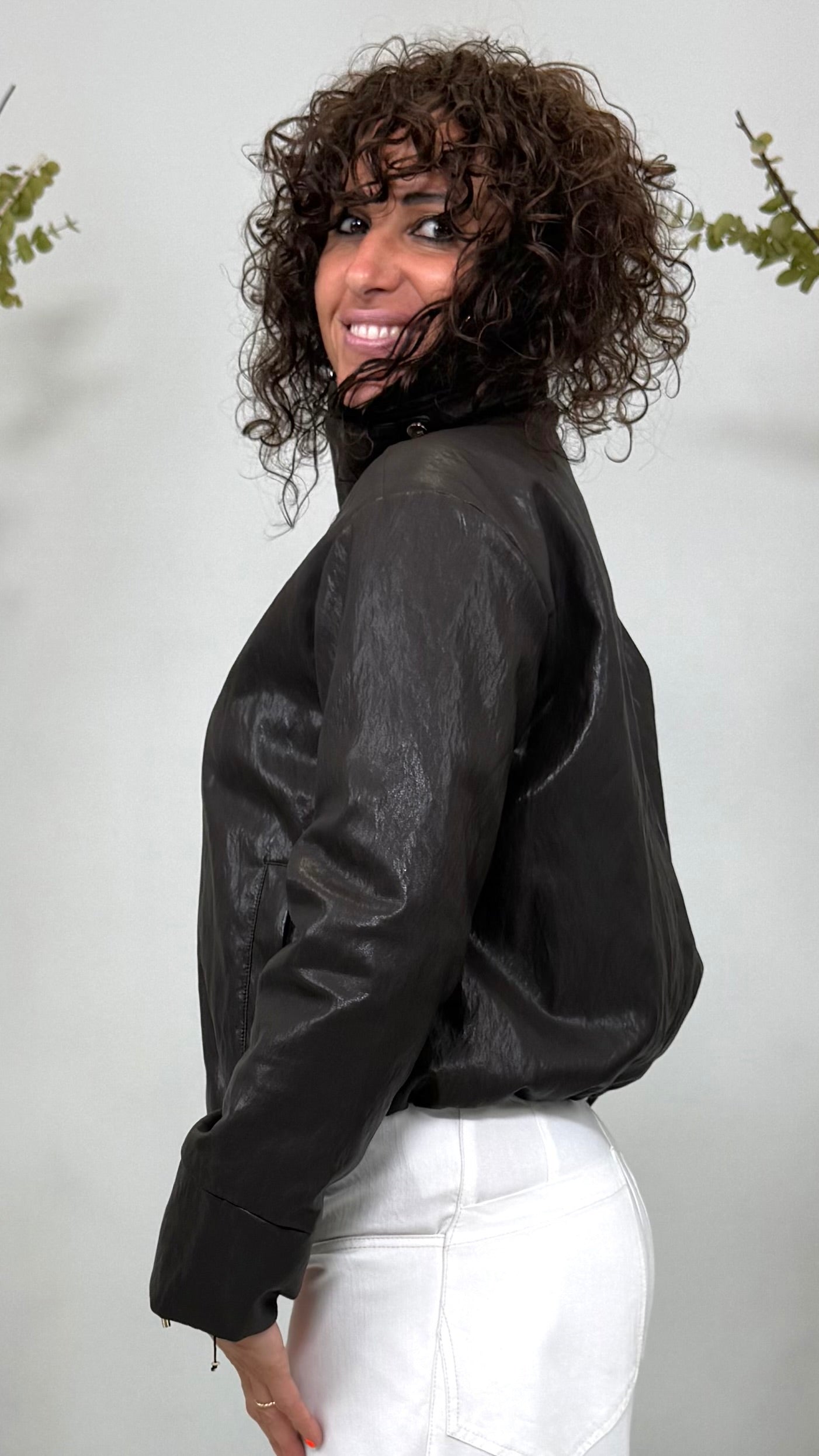 BOMBER IN FINTA PELLE CON ZIP