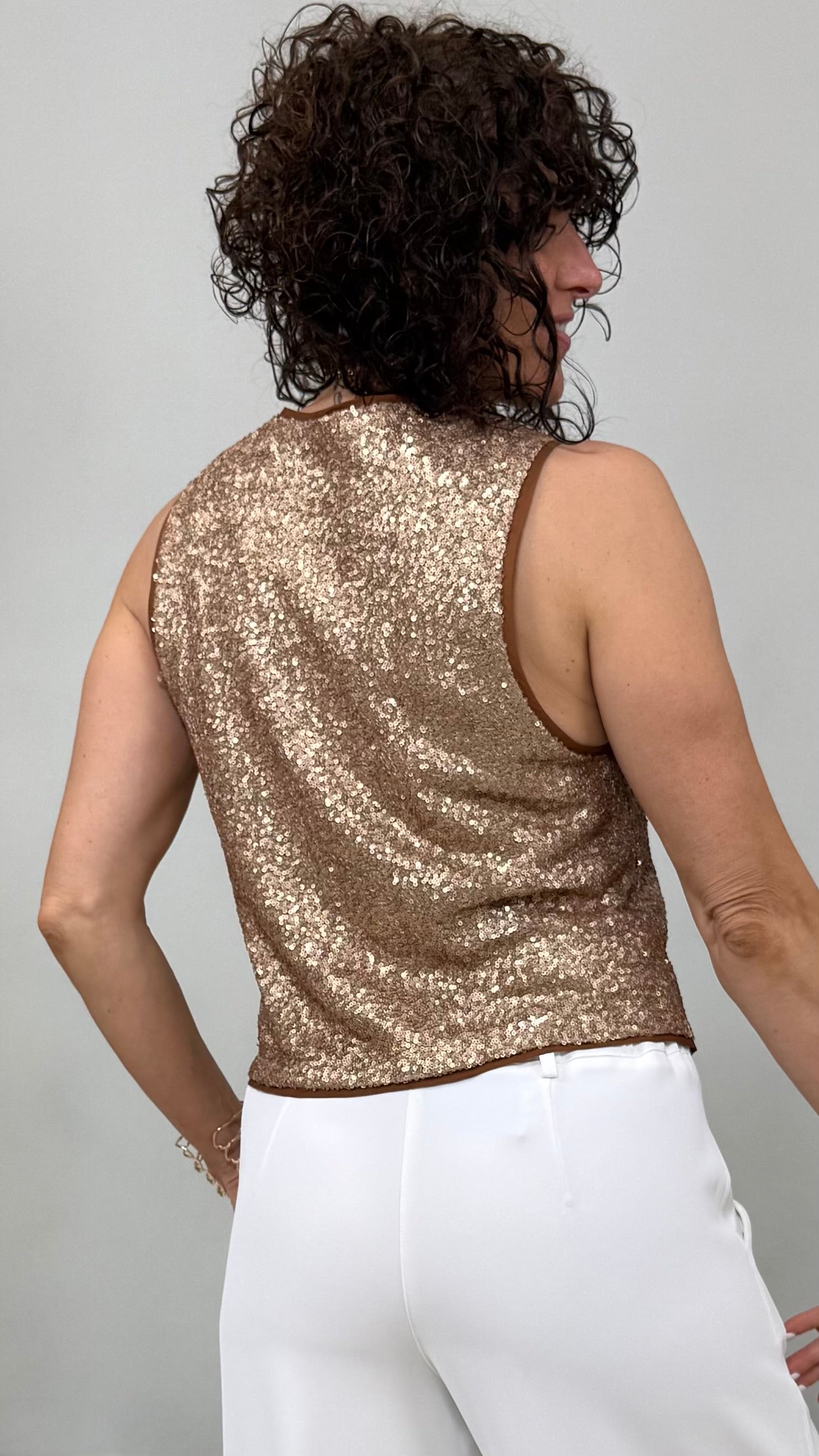 GILET IN PAILLETTES E MUSSOLA