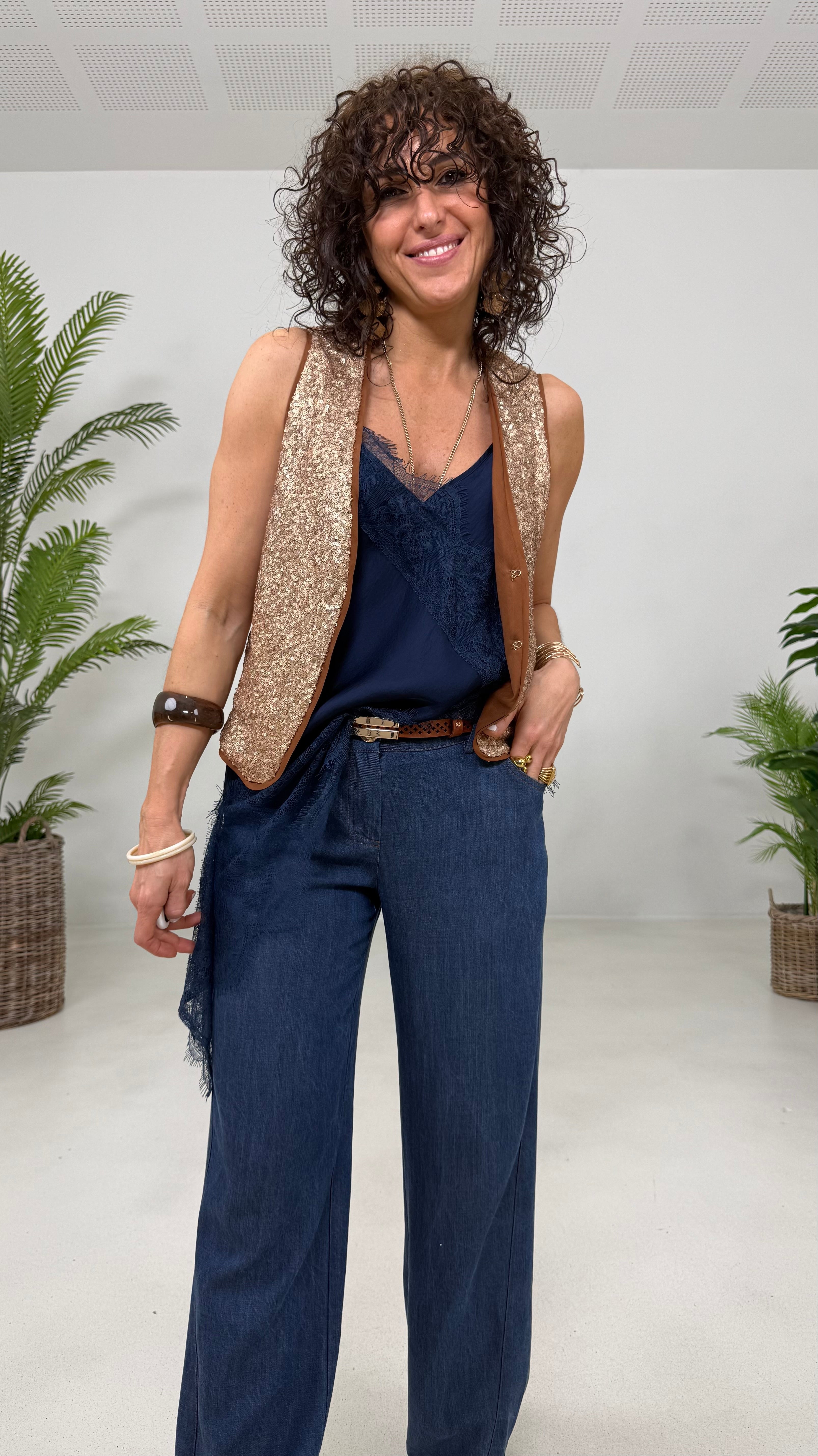 GILET IN PAILLETTES E MUSSOLA