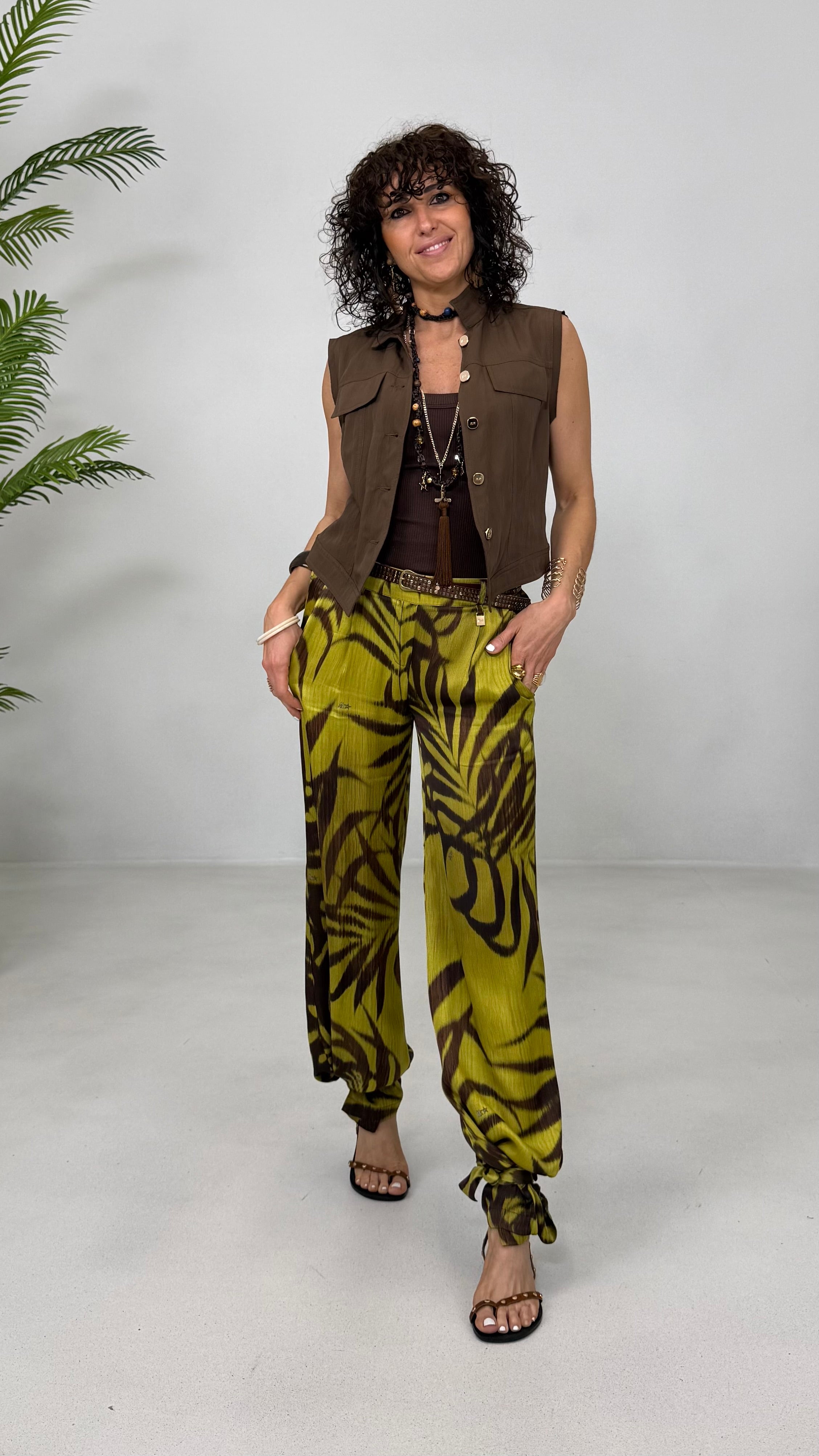 GILET CON COLLETTO IN TESSUTO EFFETTO LAVATO
