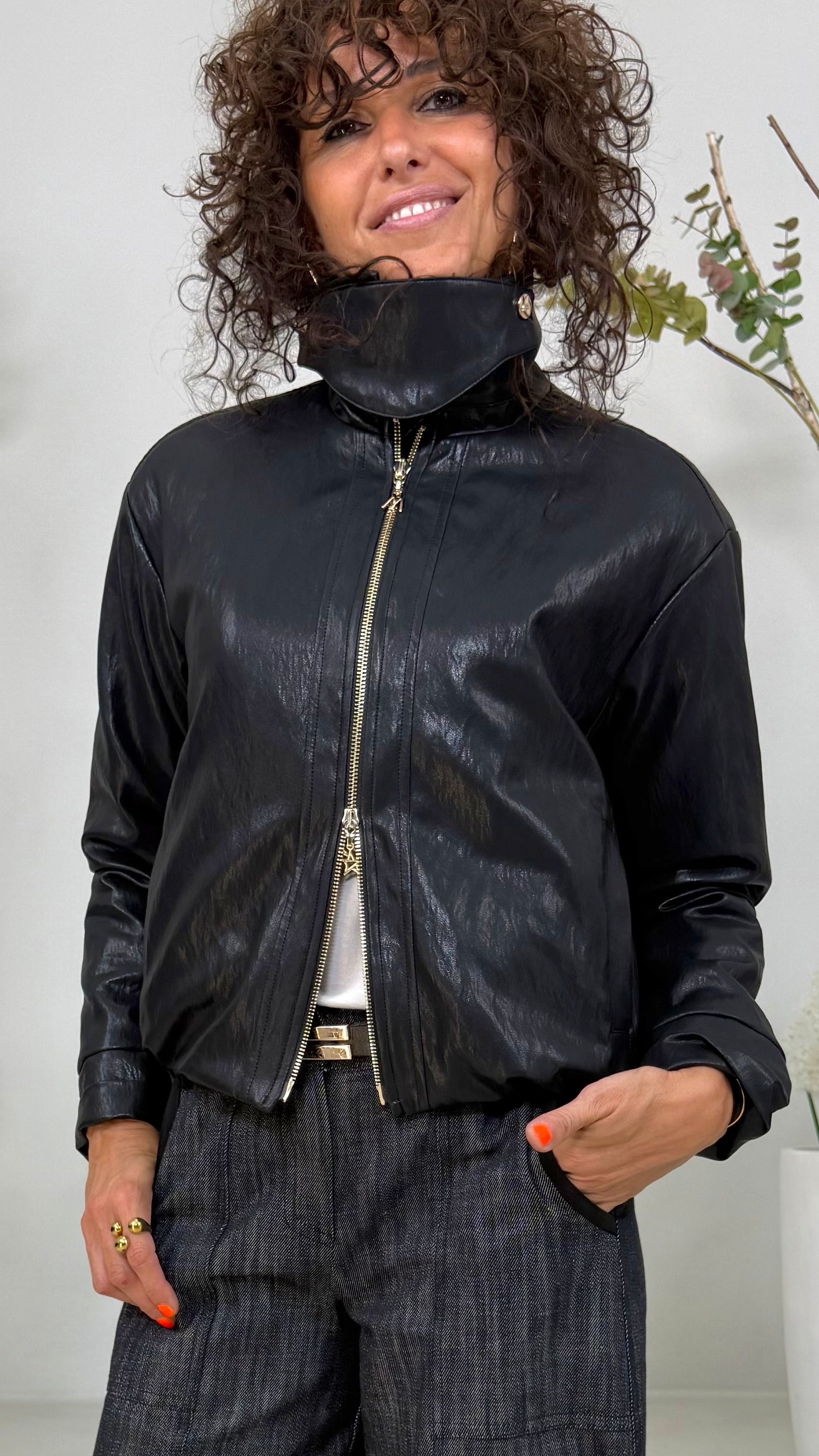 BOMBER IN FINTA PELLE CON ZIP