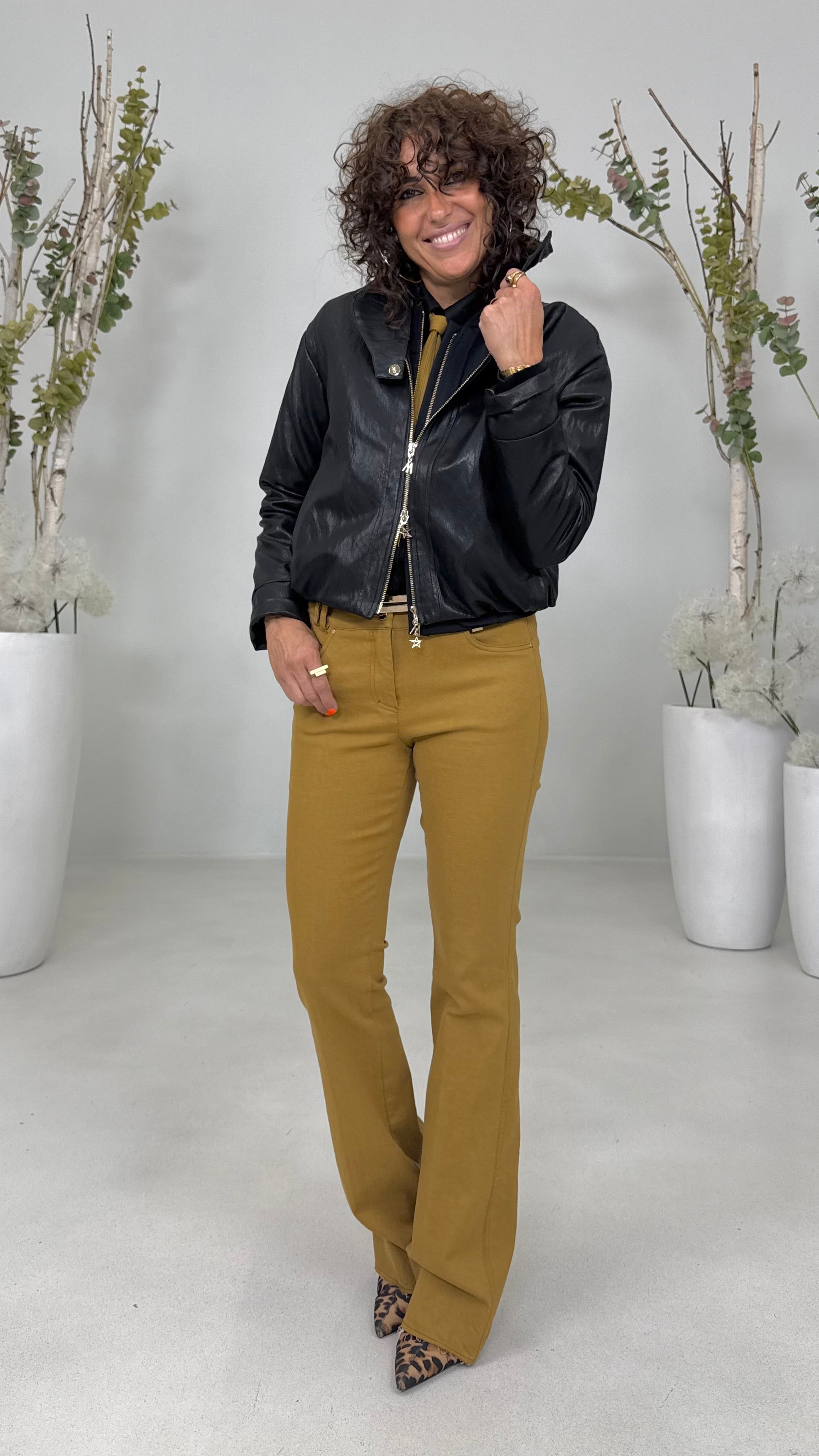 BOMBER IN FINTA PELLE CON ZIP