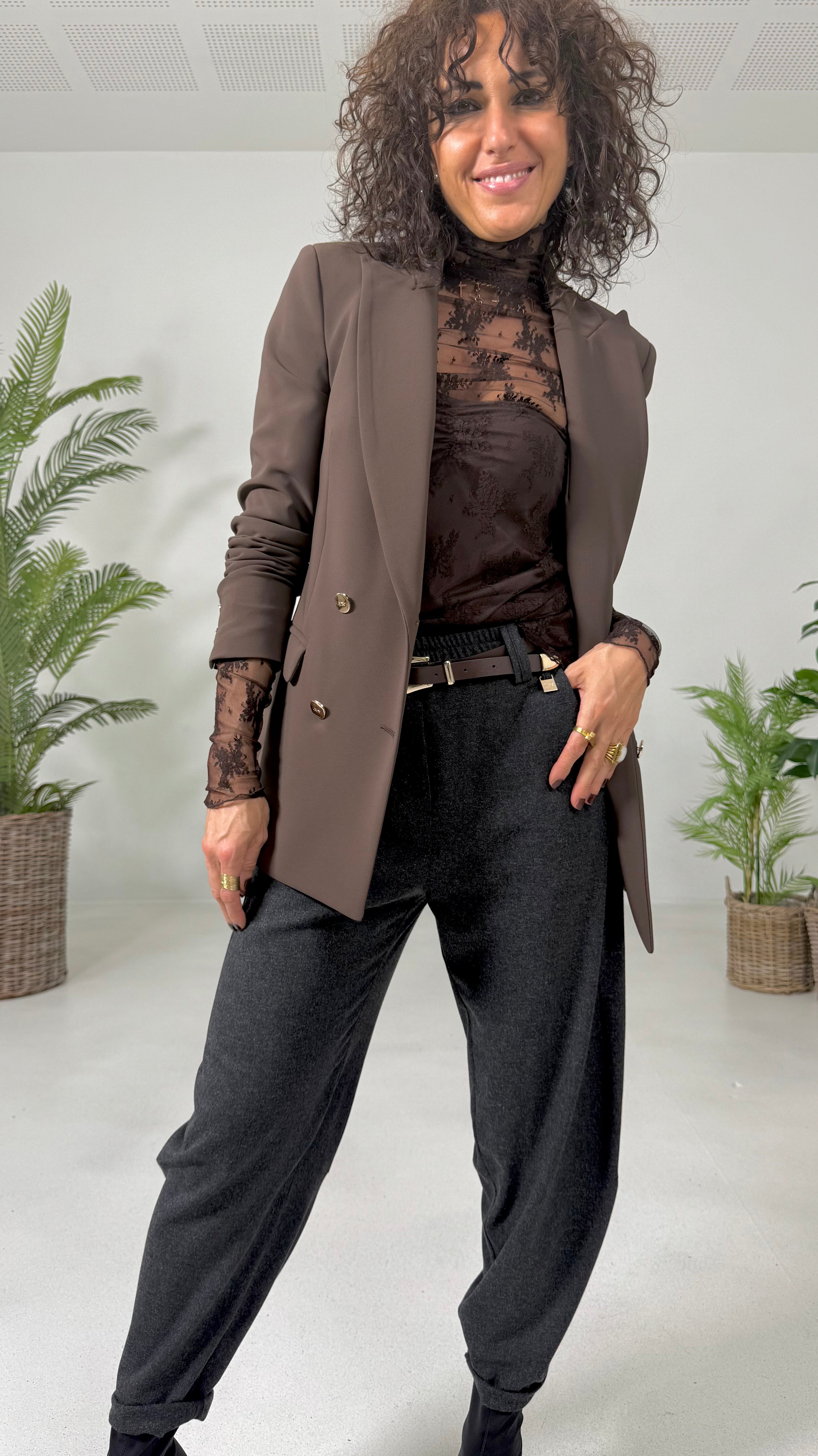 TWINSET CON LUPETTO IN PIZZO E TOP IN PUNTO MILANO LEGGERO