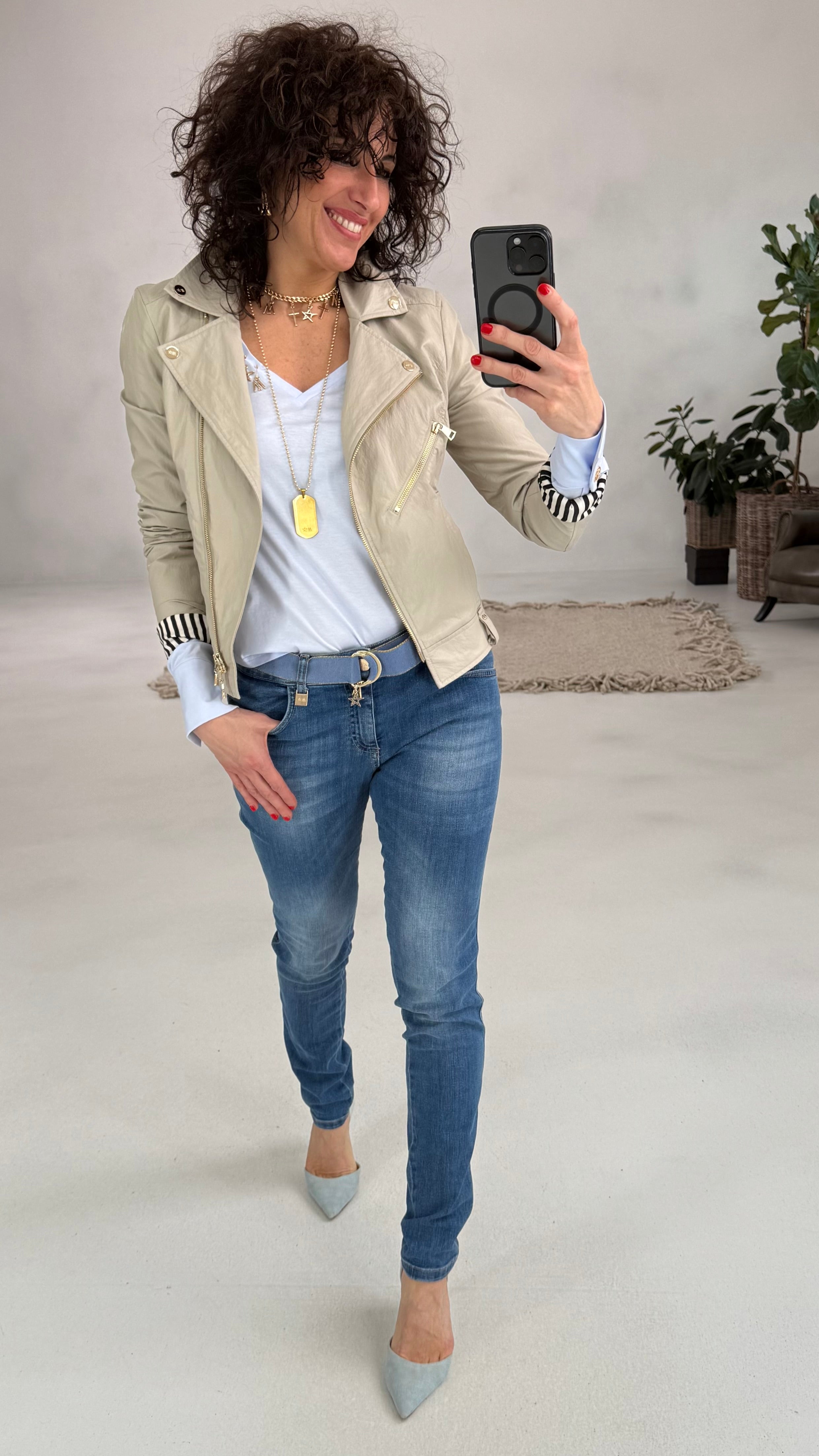 840 P25 BLU JEANS SKINNY SUPER STRETCH CON CARRE ARROTONDATO E FILETTI DIETRO