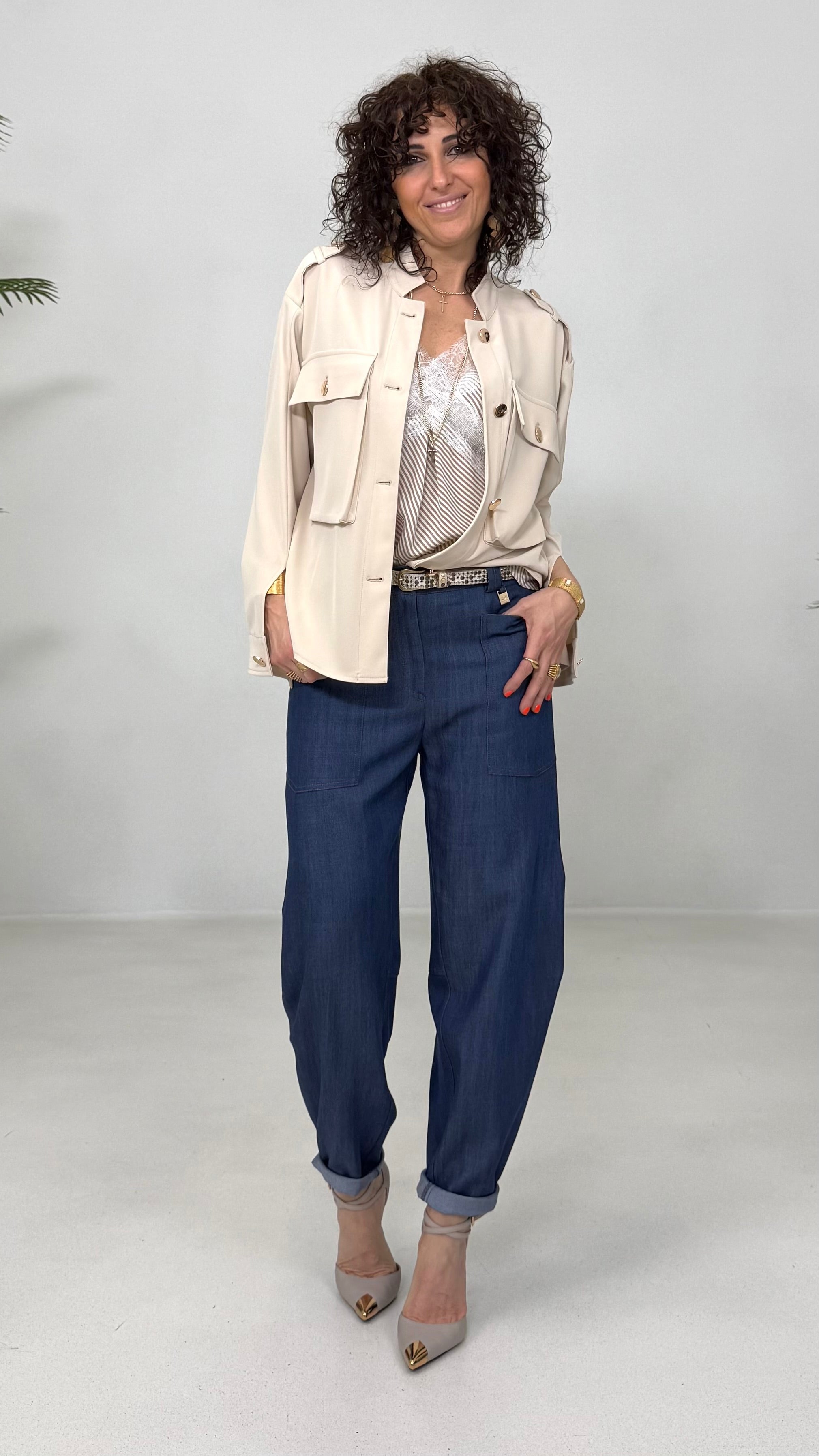 TOP A RIGHE CON PIZZO IN CONTRASTO