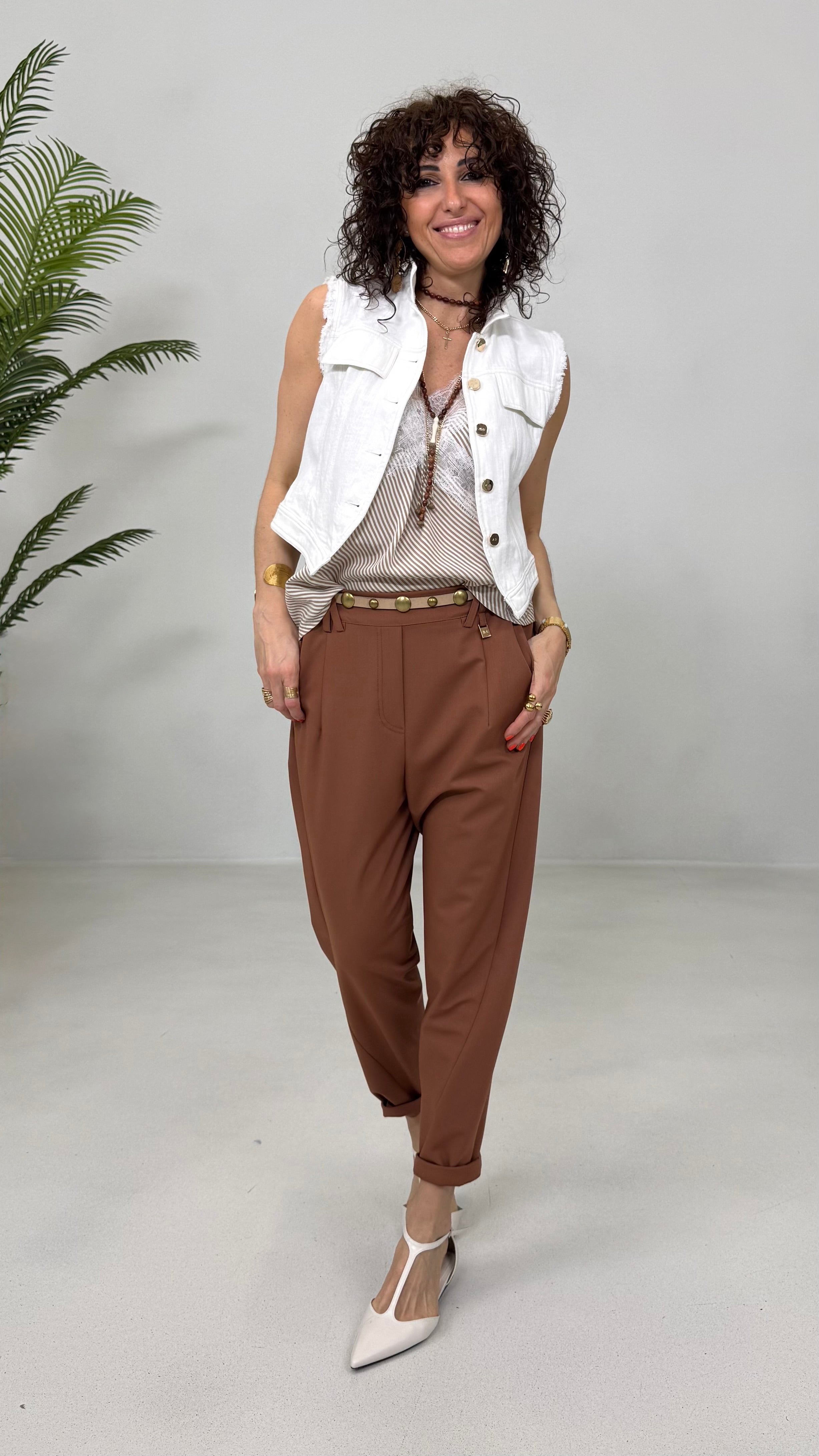 TOP A RIGHE CON PIZZO IN CONTRASTO