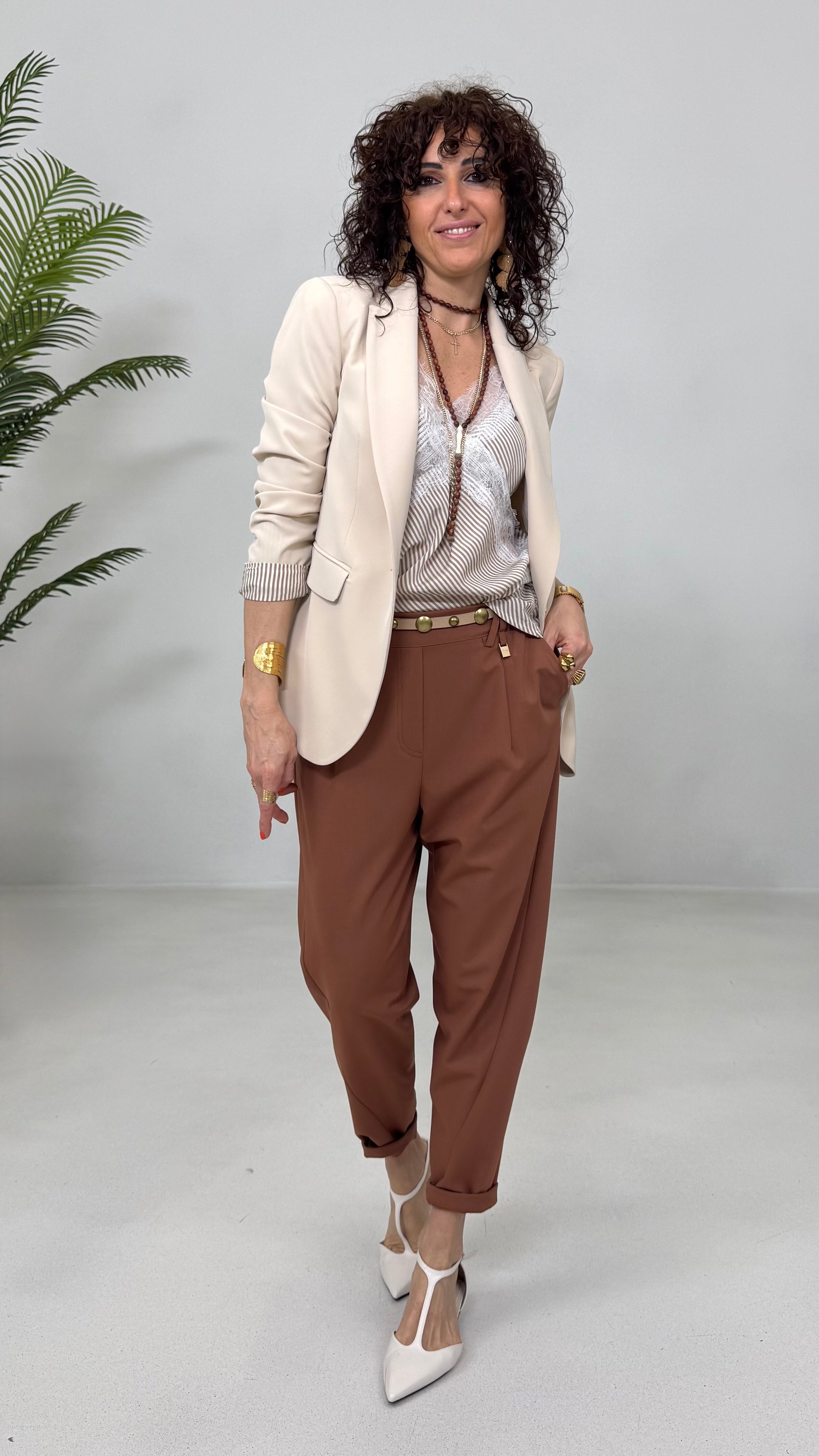 TOP A RIGHE CON PIZZO IN CONTRASTO