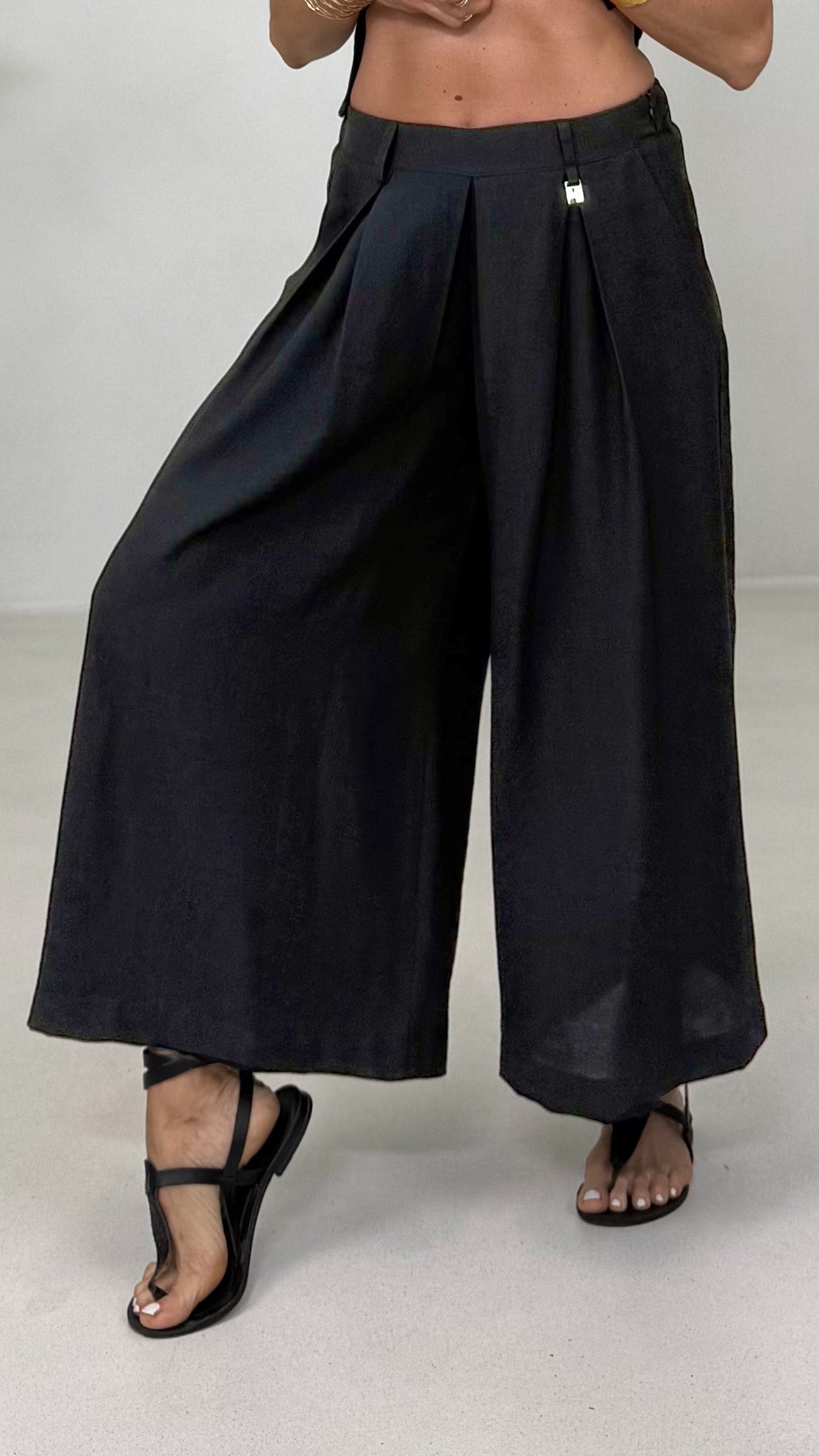 PANTALONE CON PIEGONI CENTRALI IN VISCOSA CRASH