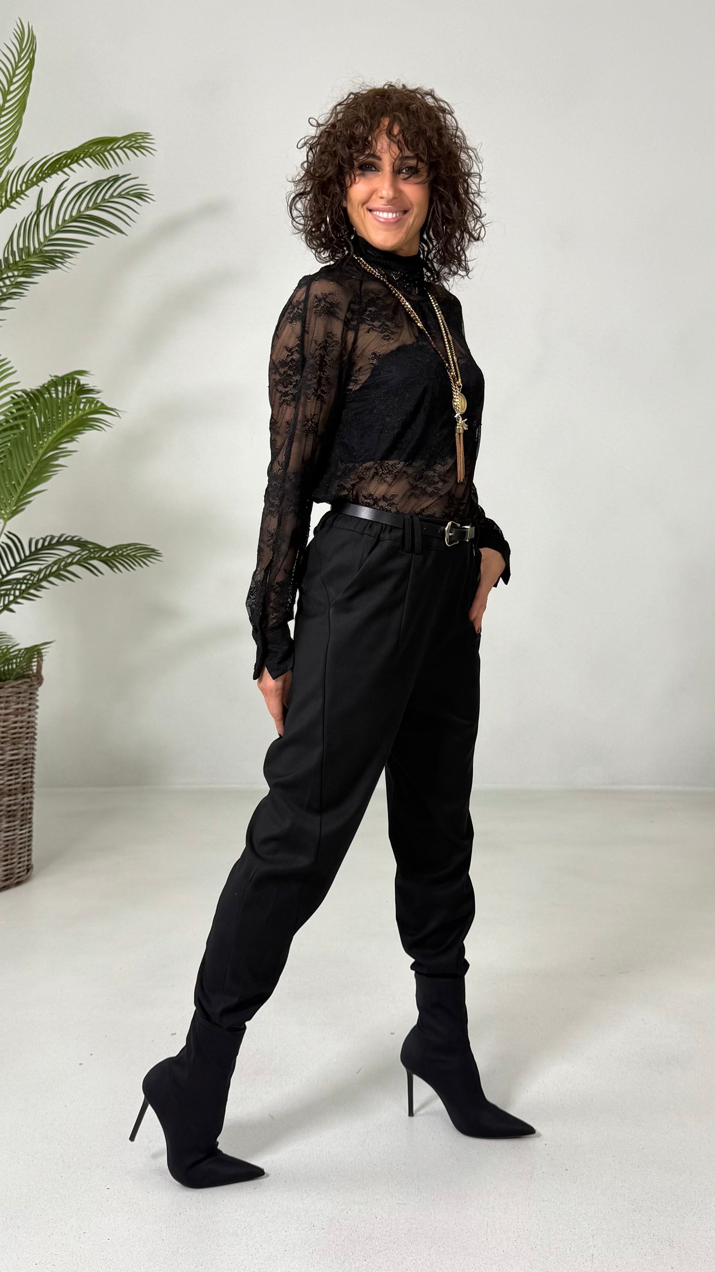 CAMICIA IN PIZZO CON COLLO ALTO