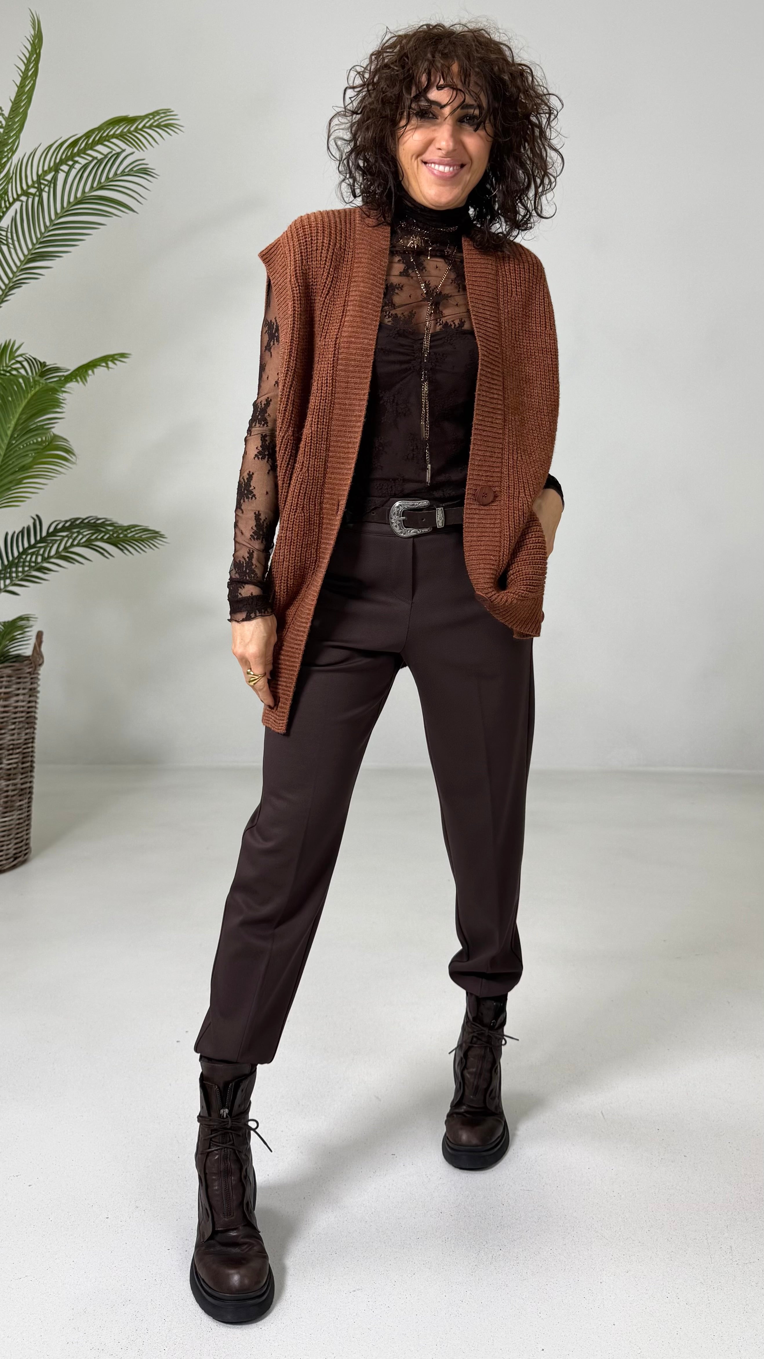 TWINSET CON LUPETTO IN PIZZO E TOP IN PUNTO MILANO LEGGERO