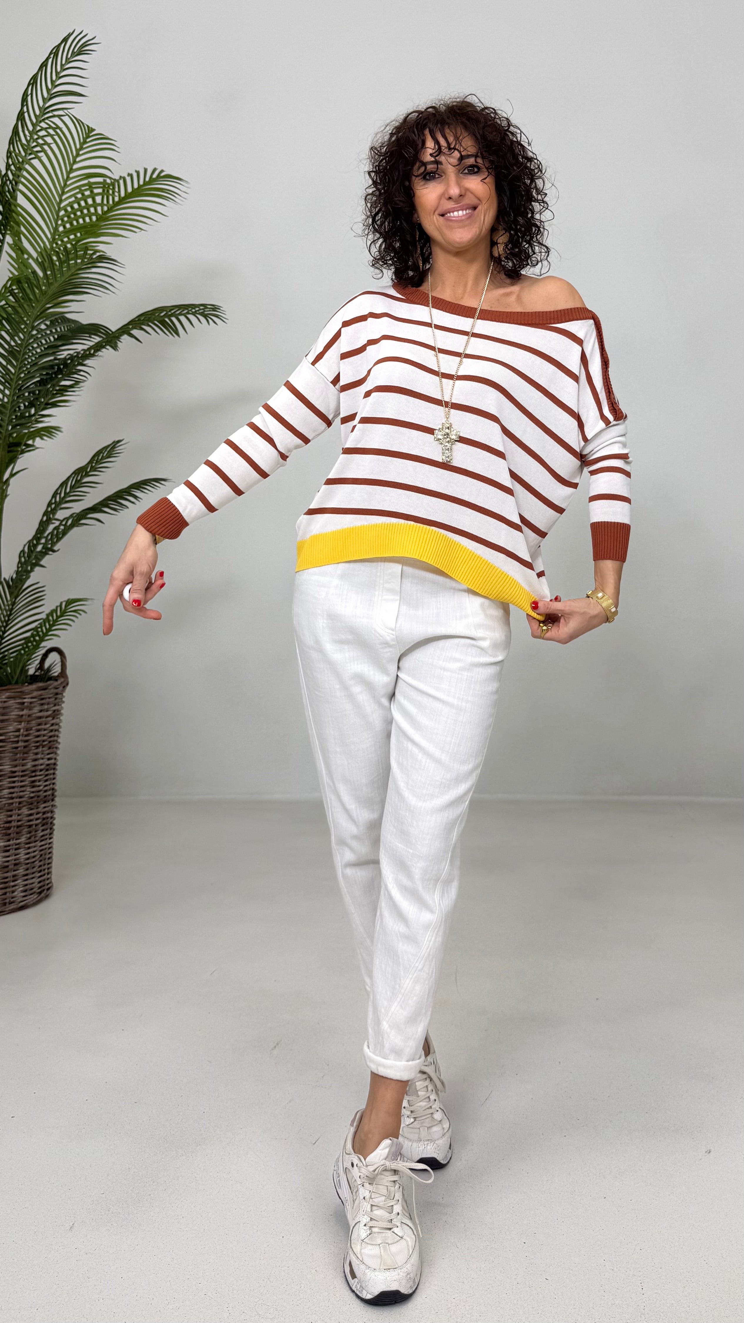 MAGLIA IN VISCOSA CON BORDO GIALLO