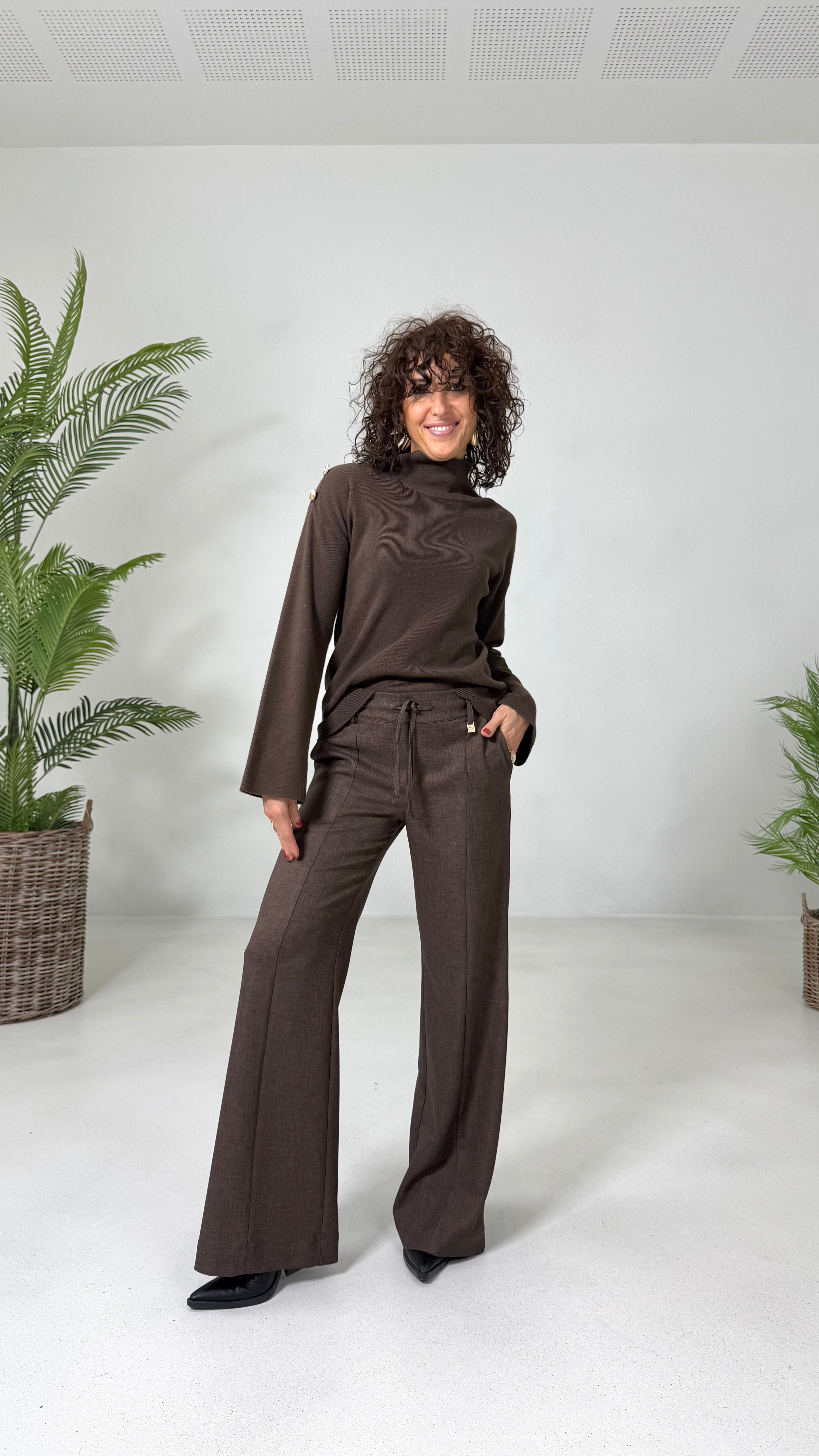 MAGLIONCINO CALDA VISCOSA BOTTONI SPALLE