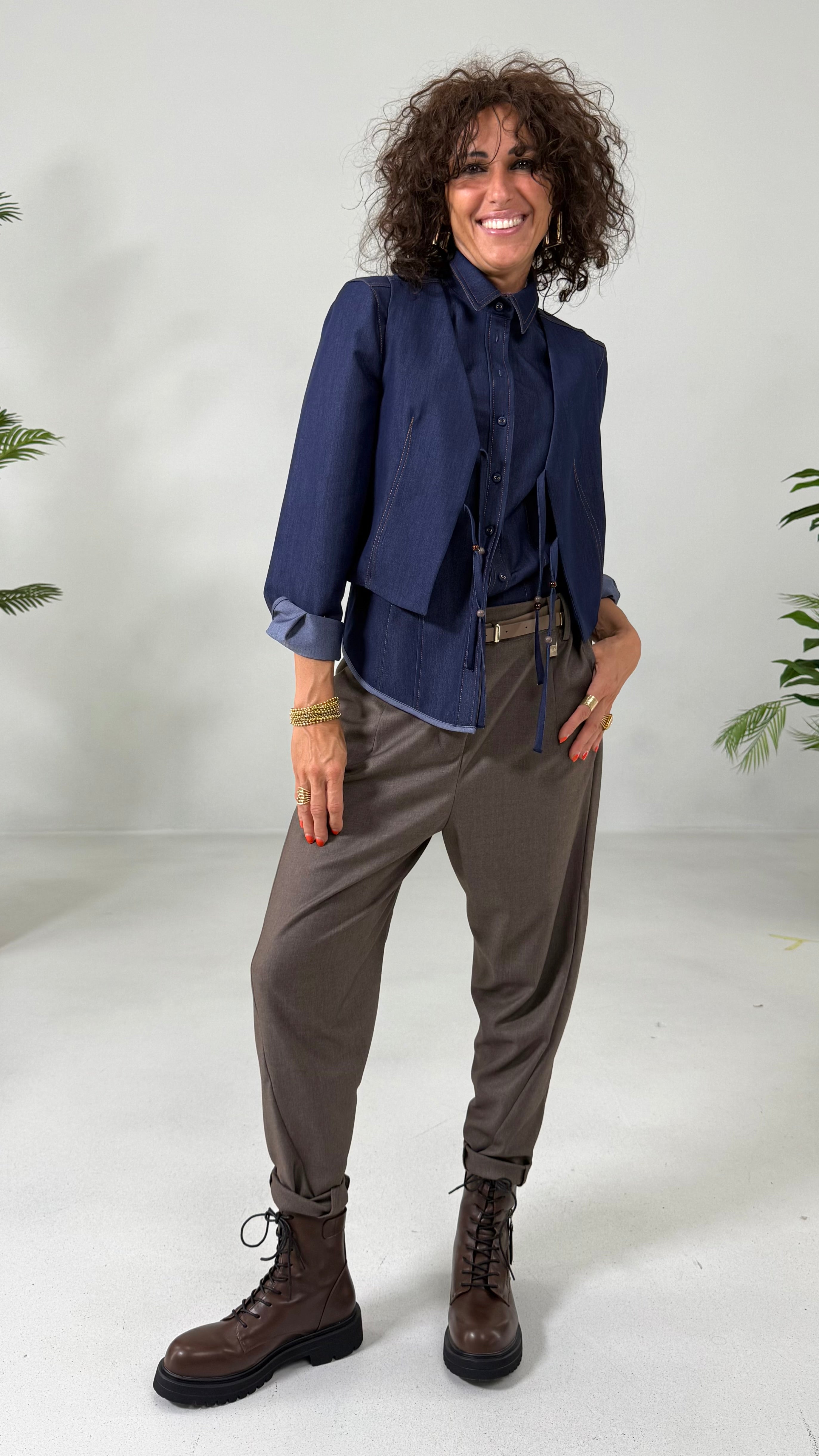 GILET IN JEANS SLEGATO CON LACCI