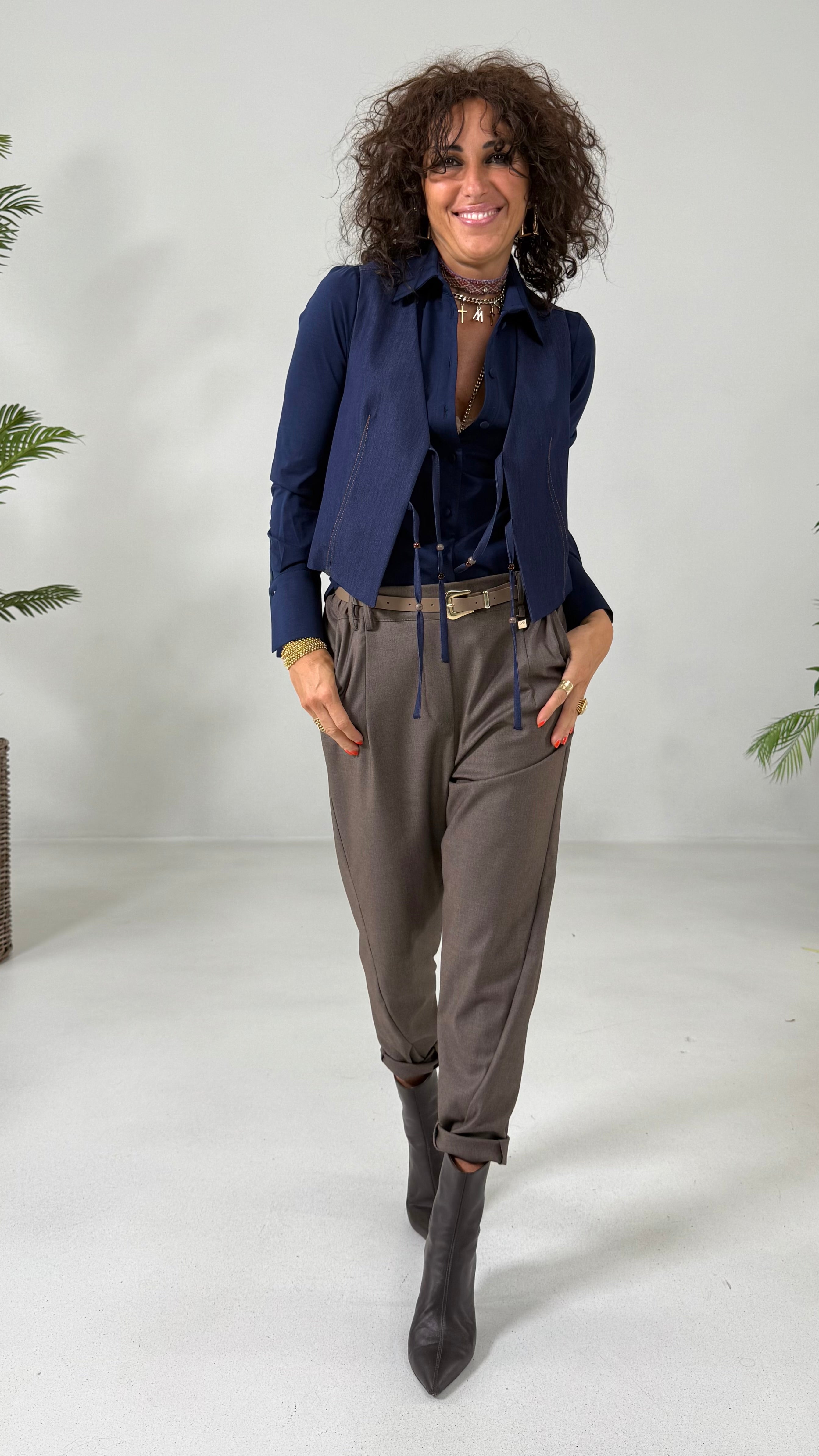 GILET IN JEANS SLEGATO CON LACCI