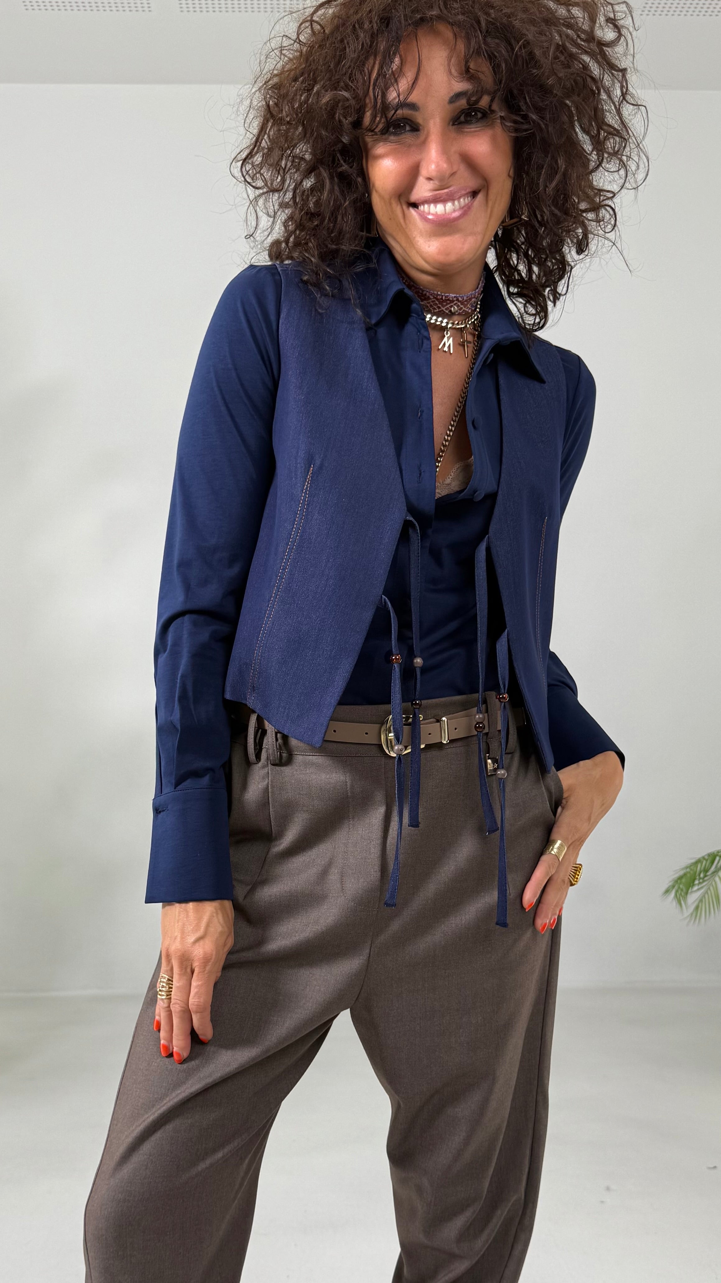 GILET IN JEANS SLEGATO CON LACCI