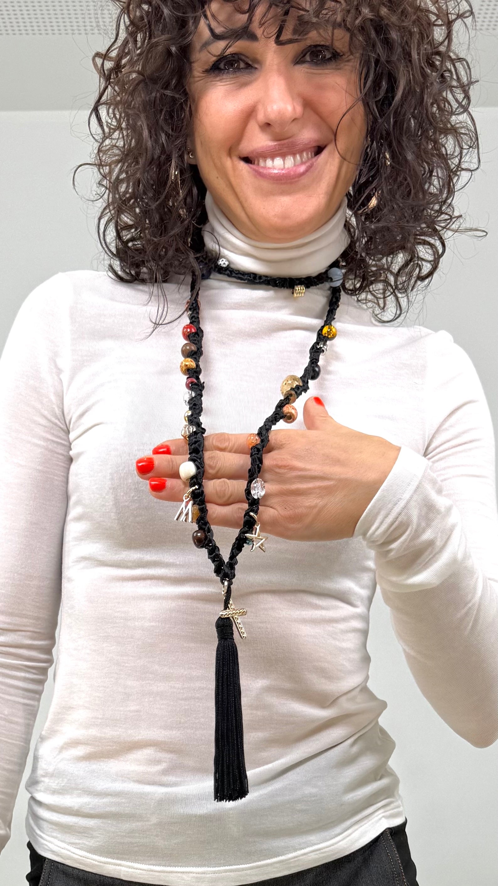 COLLANA UNCINETTO CON PIETRE E NAPPA