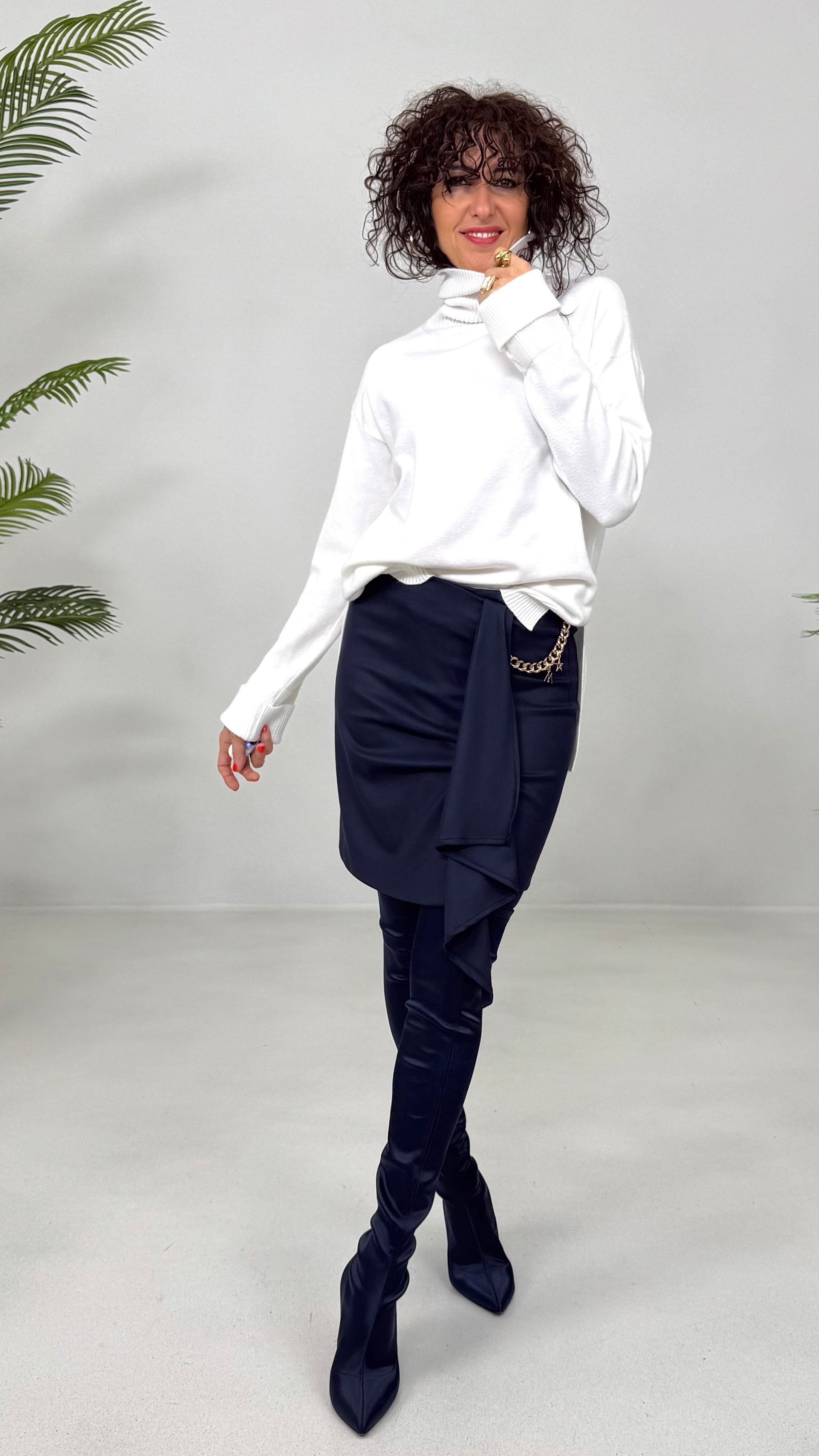 MAGLIONCINO QUADRATO IN CALDA VISCOSA COLLO ALTO E SPACCHI