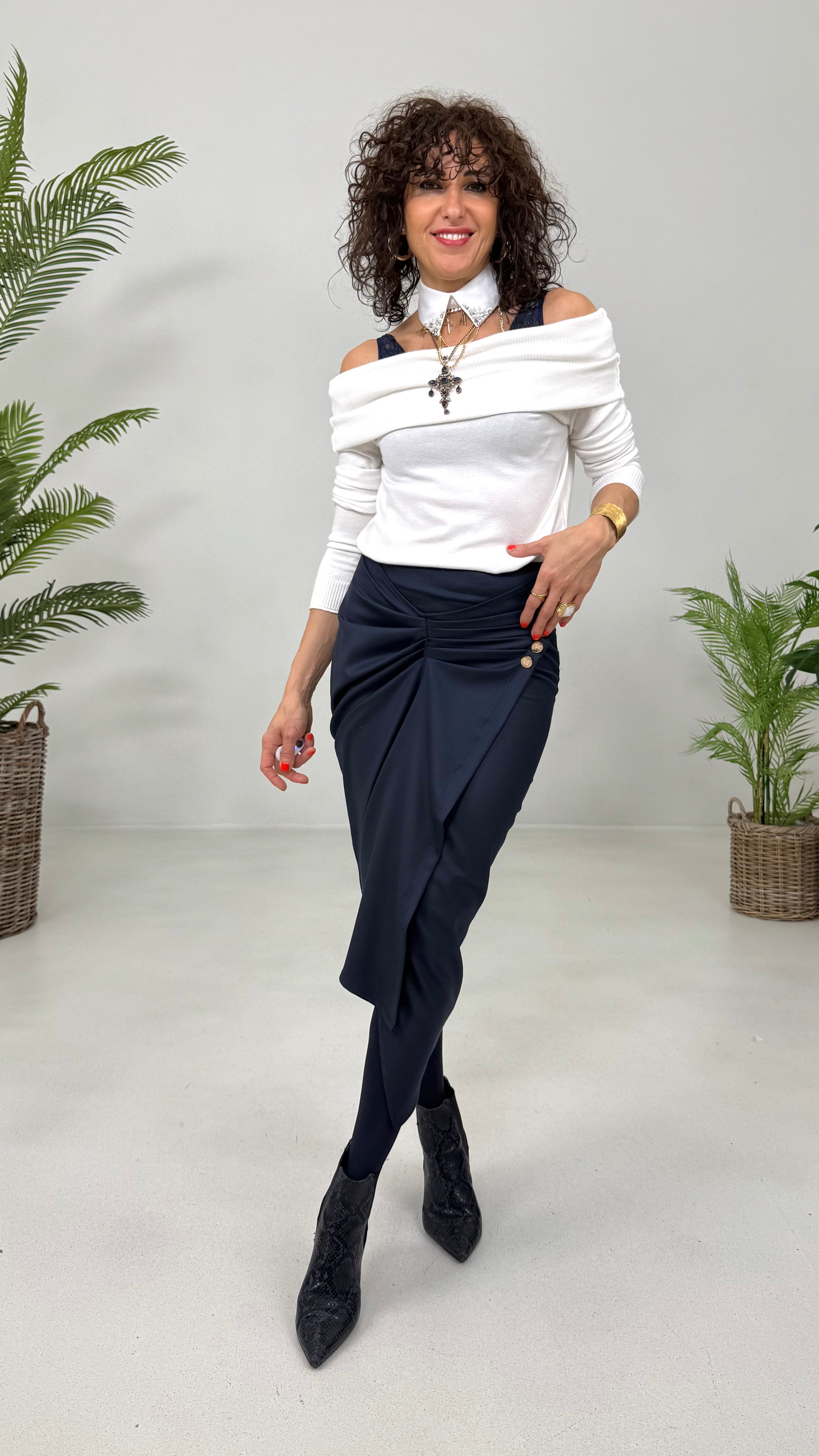 MAGLIA IN CALDA VISCOSA LINEA DRITTA COLLO SHIFFER