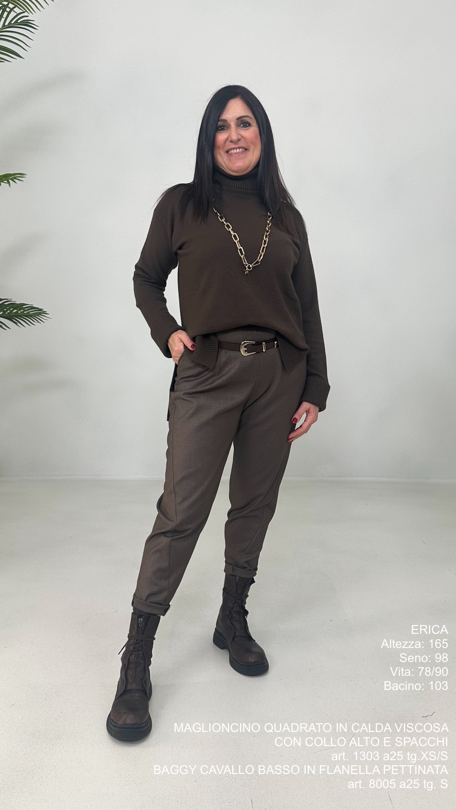 MAGLIONCINO QUADRATO IN CALDA VISCOSA COLLO ALTO E SPACCHI