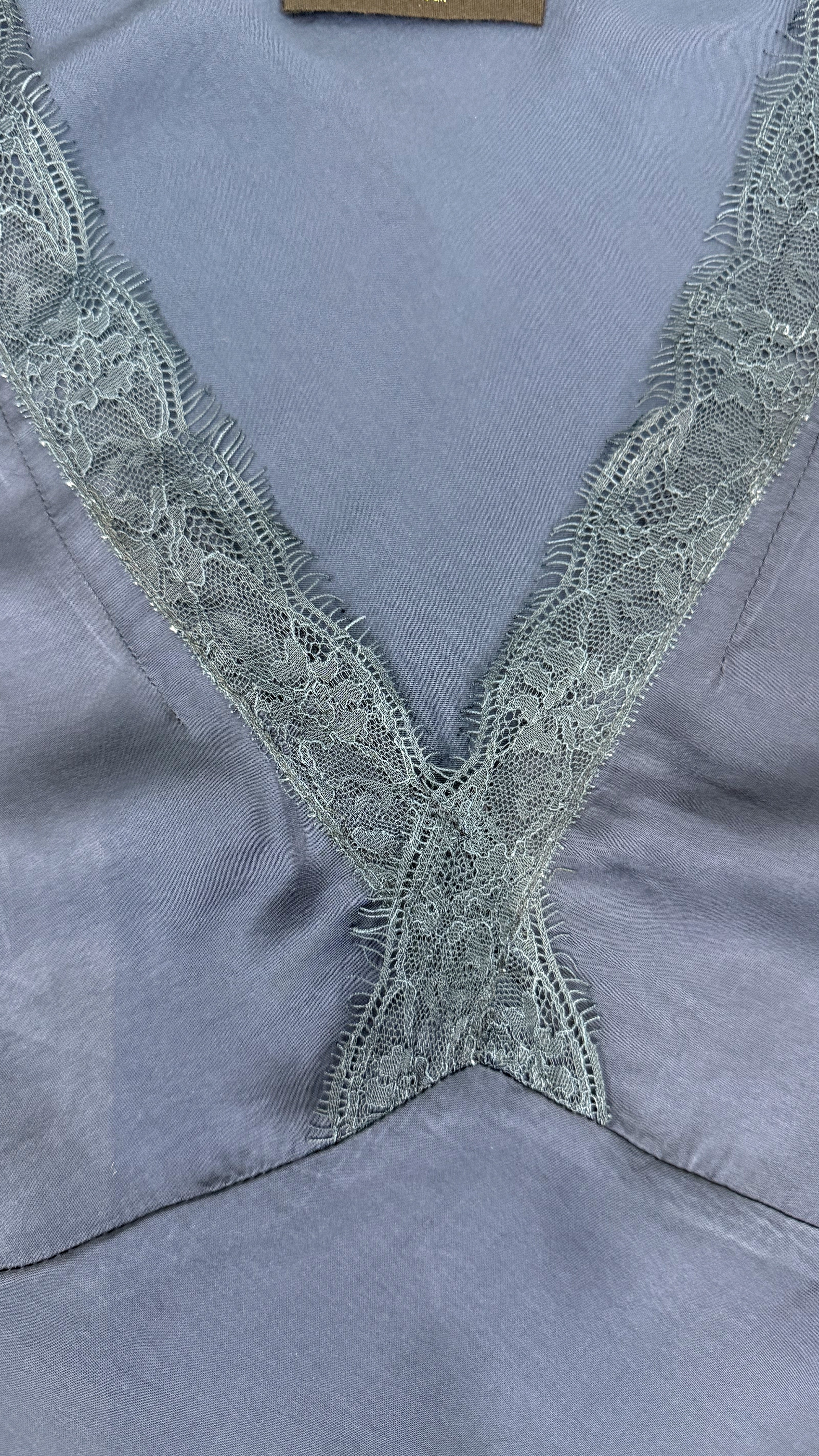 TOP RASO SPALLA LARGA PIZZO IN TONO