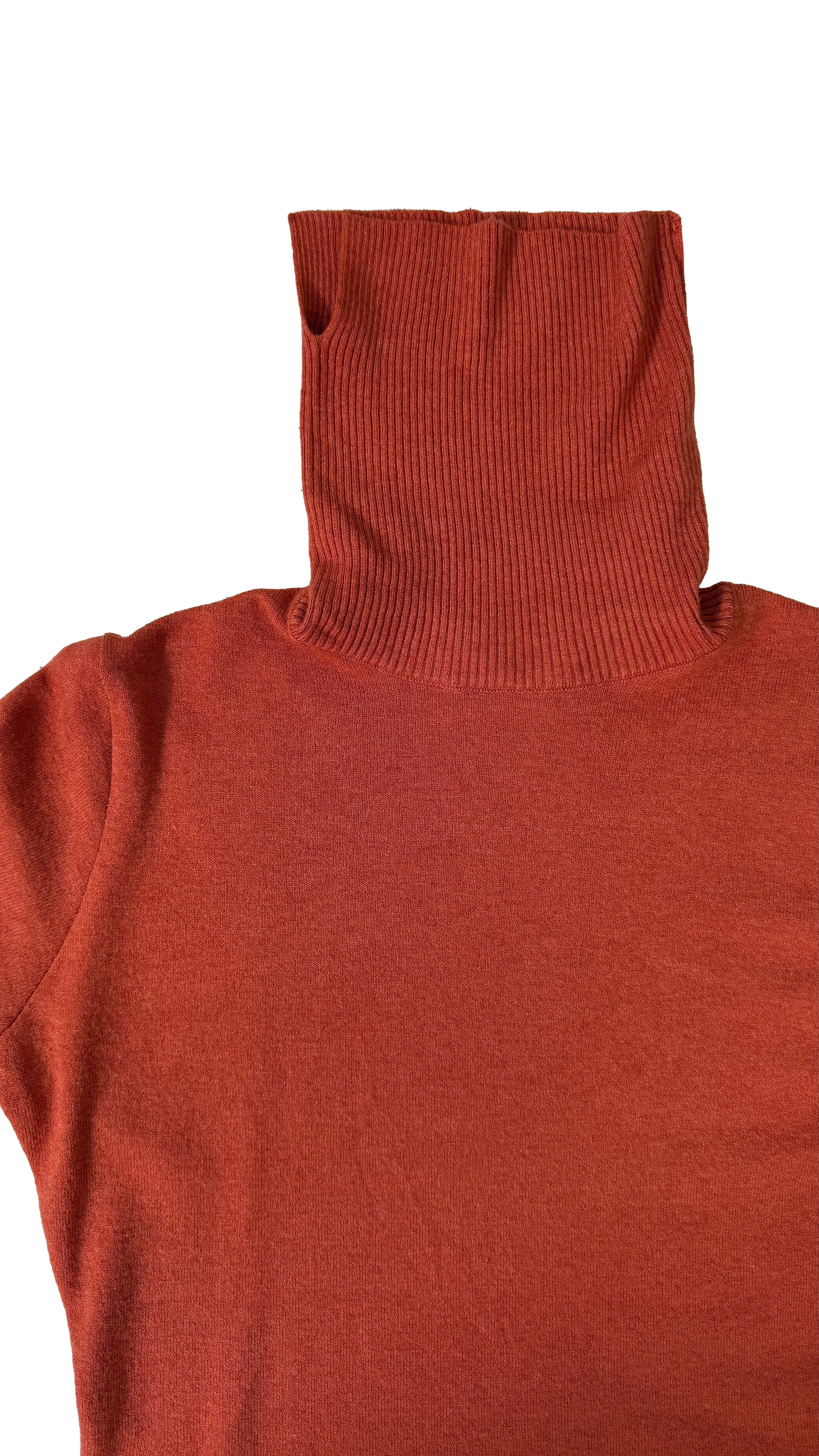 MAGLIA COLLO ALTO E SPACCO DAVANTI IN CALDA VISCOSA