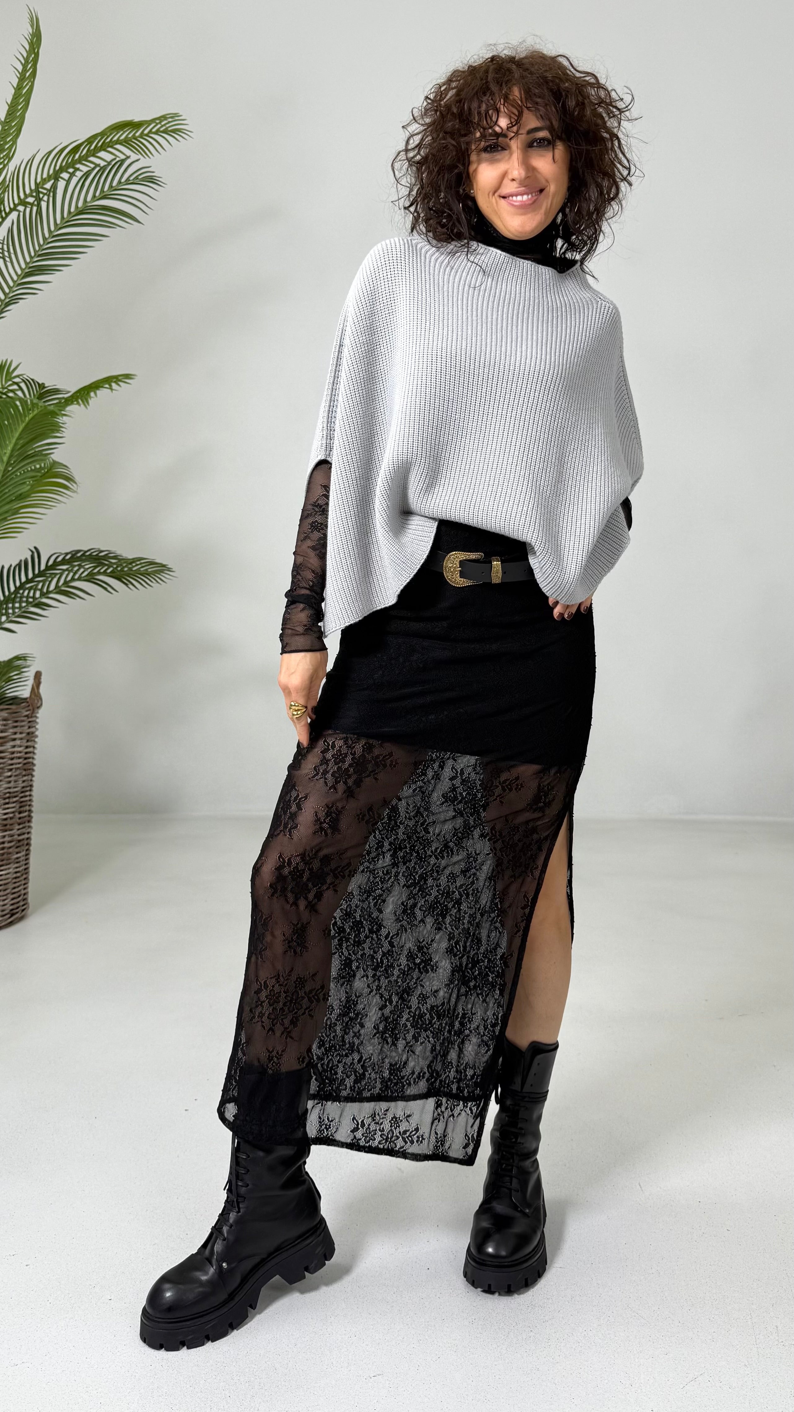 TWINSET CON LUPETTO IN PIZZO E TOP IN PUNTO MILANO LEGGERO