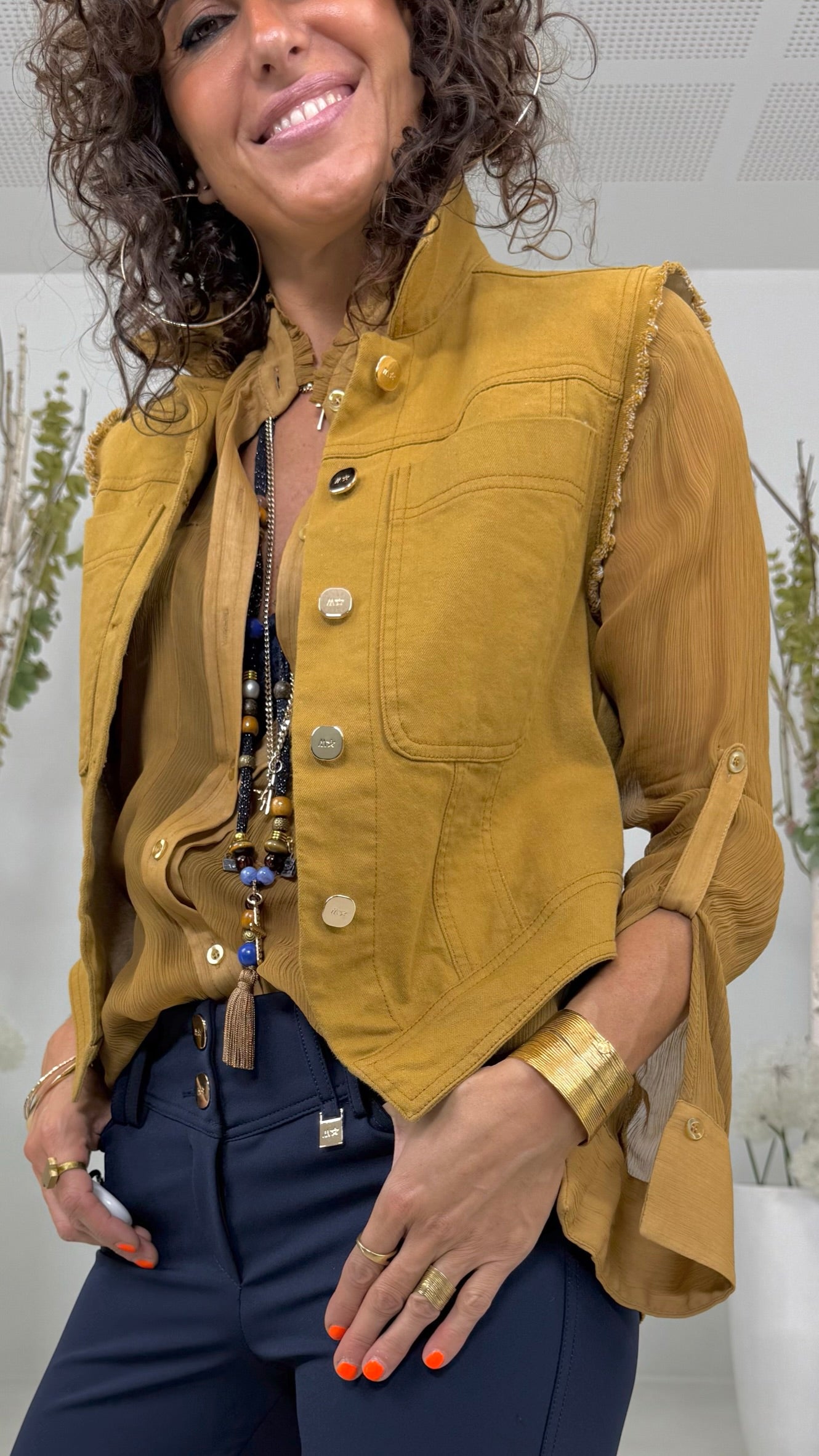 COLLANA IN TESSUTO CON PERLINE E NAPPA