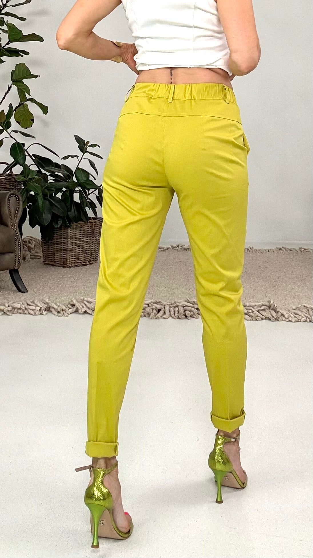 823 P25 GIALLO PANTALONE CAROTA IN PELLE D UOVO