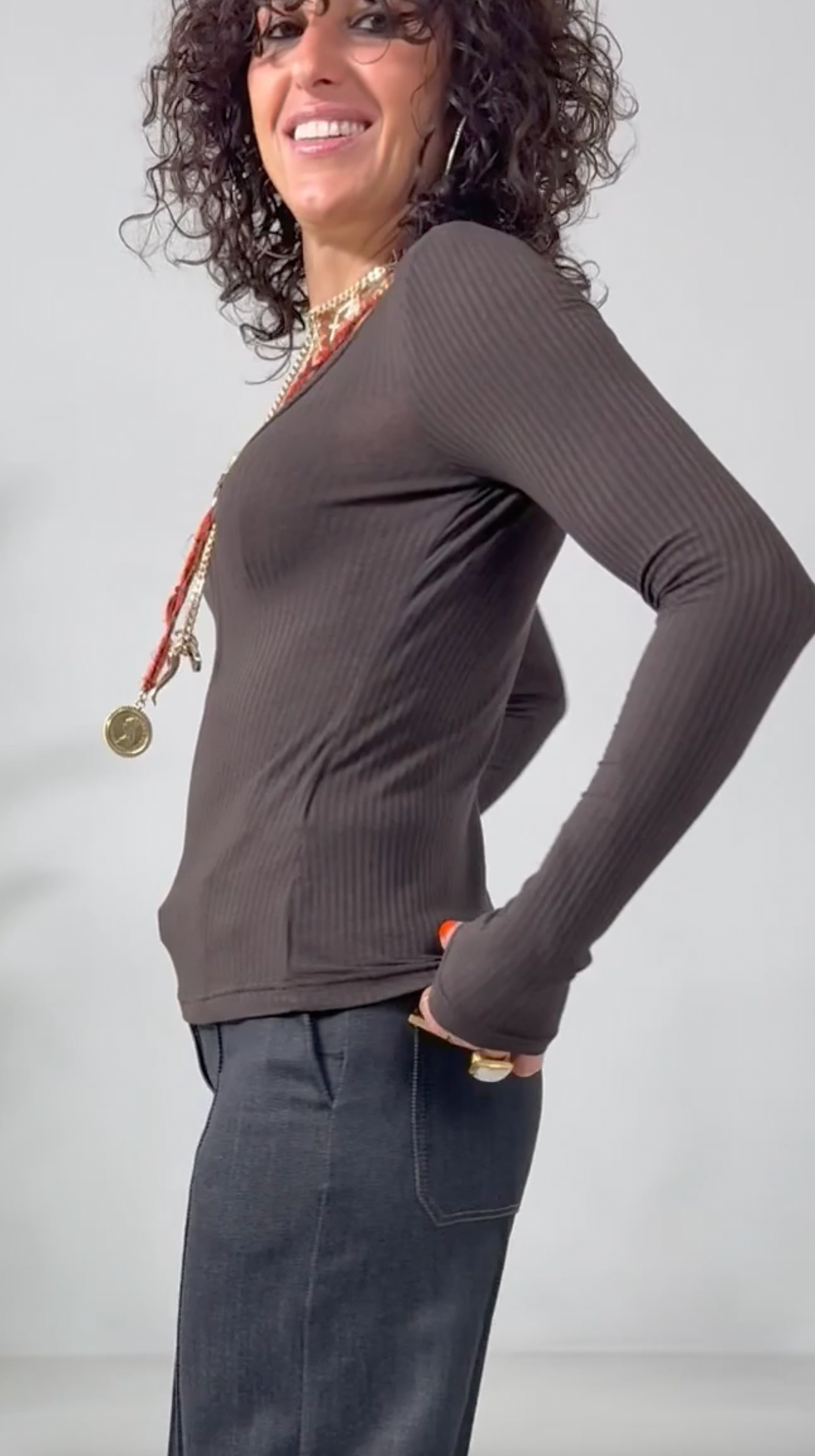 MAGLIA SCOLLO ARROTONDATO IN JERSEY A COSTINA IN MISTO CASHMERE