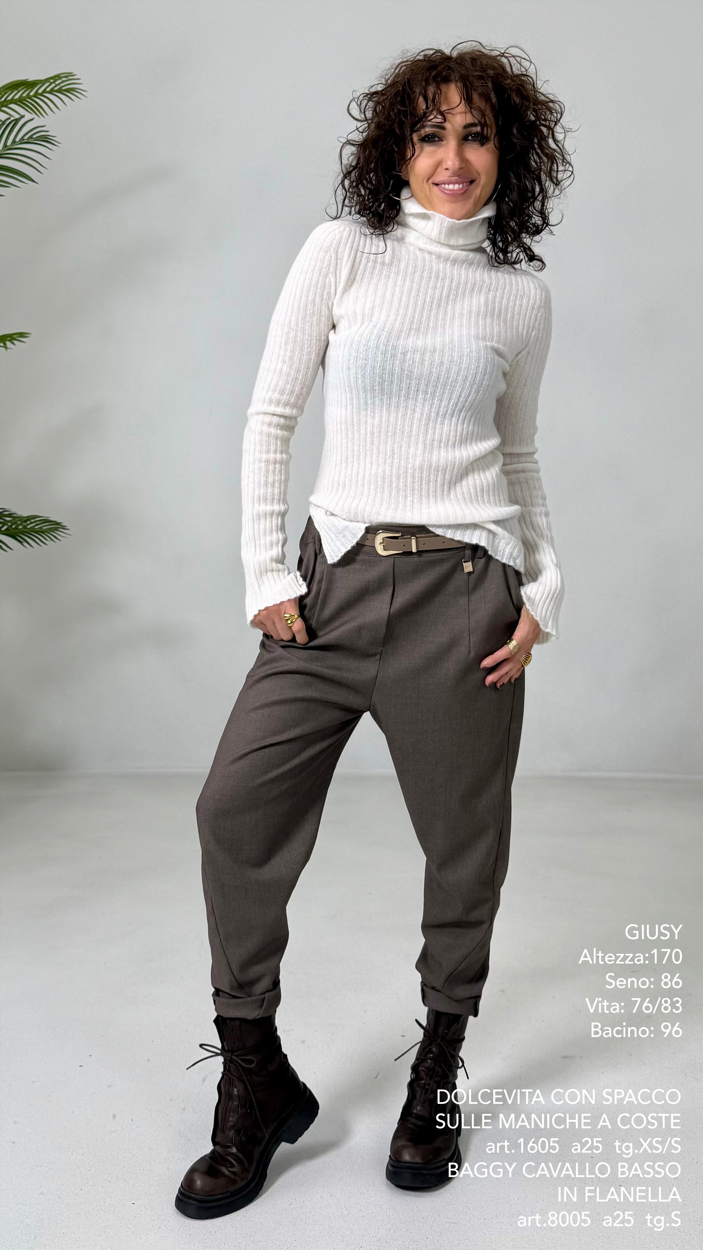 DOLCEVITA CON SPACCO SULLE MANICHE A COSTE IN LANA CARDATA