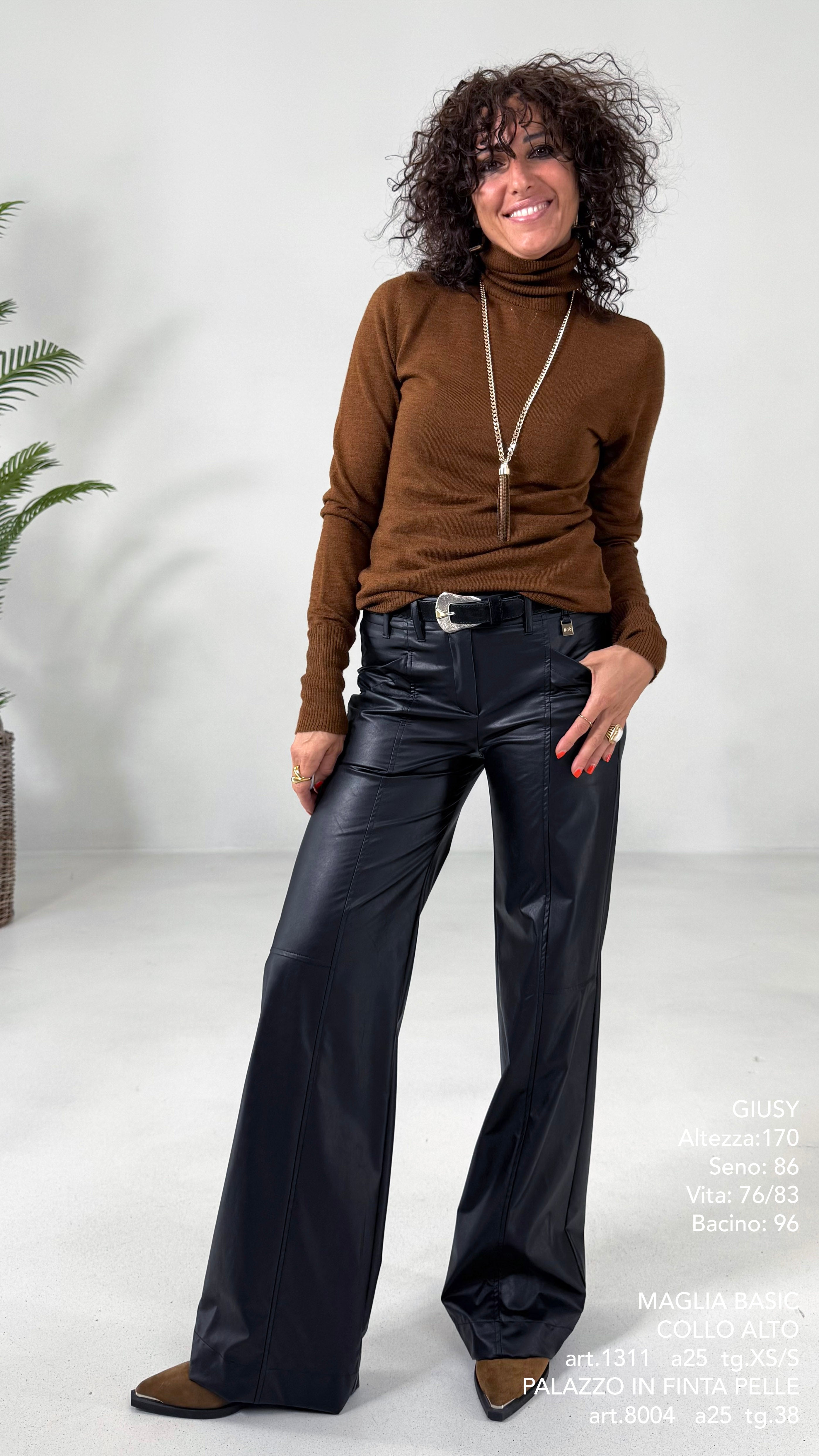 MAGLIA BASIC COLLO ALTO IN LANA VISCOSA