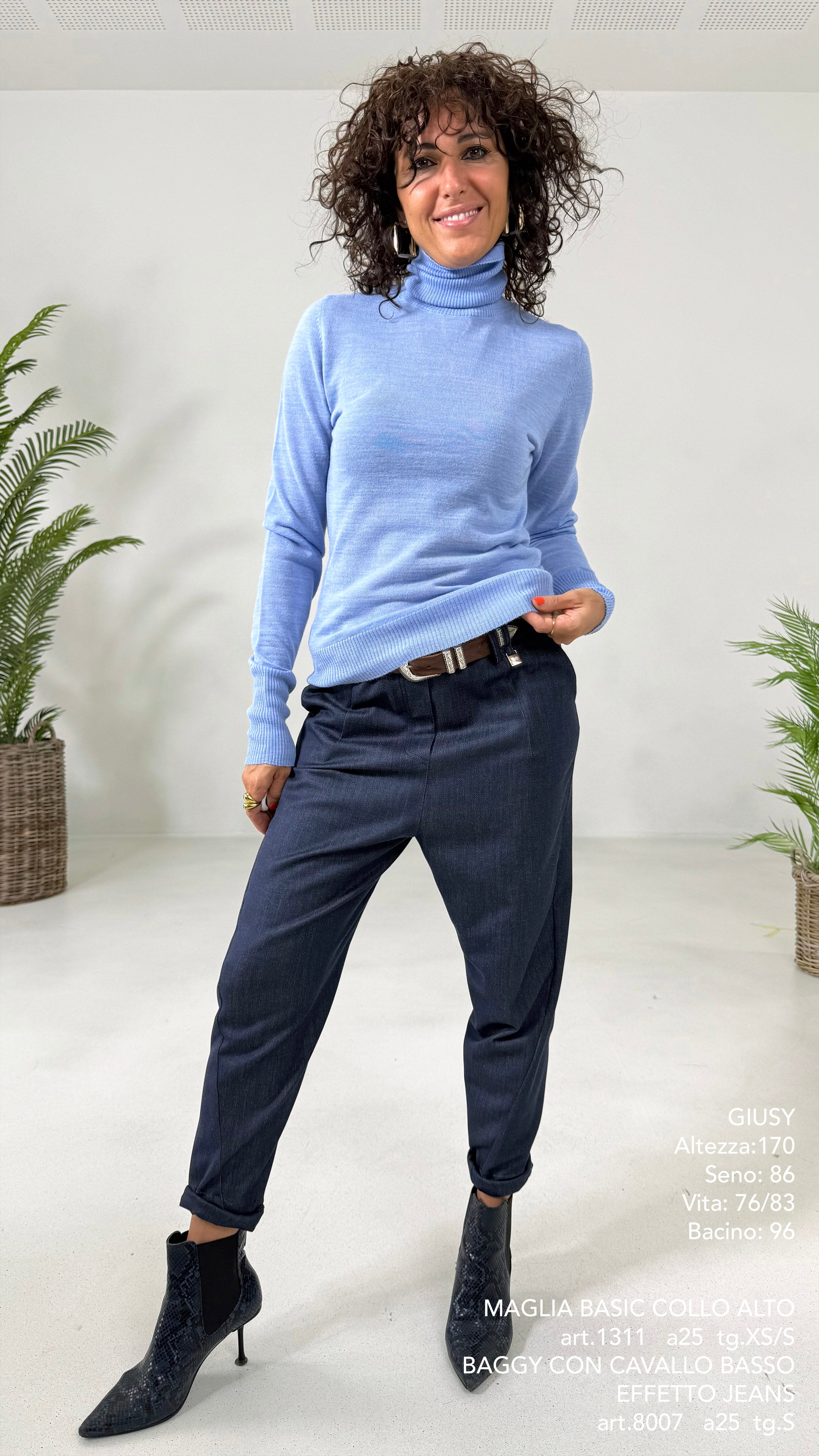 MAGLIA BASIC COLLO ALTO IN LANA VISCOSA