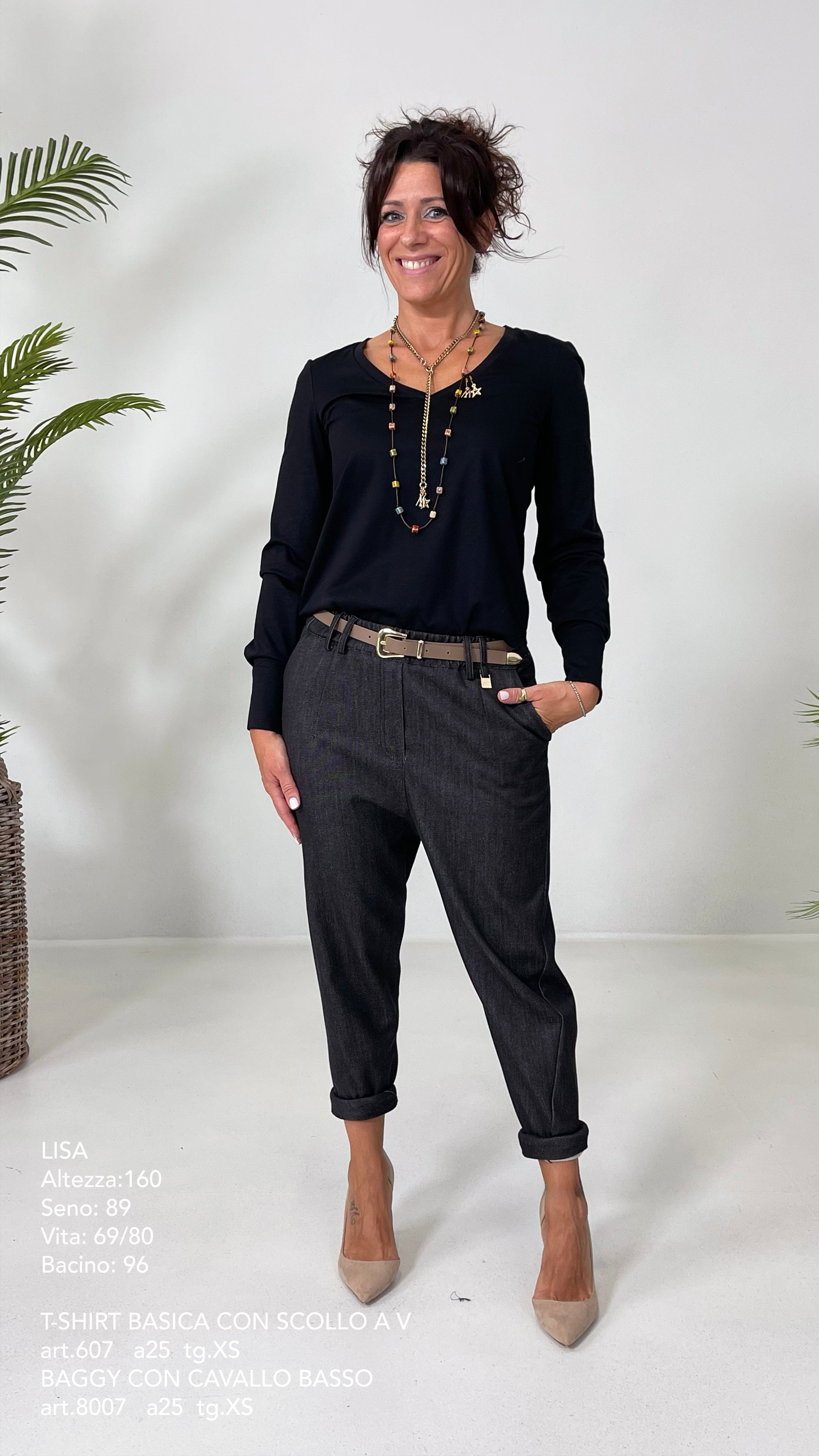 T-SHIRT BASICA CON SCOLLO A V IN JERSEY MODAL
