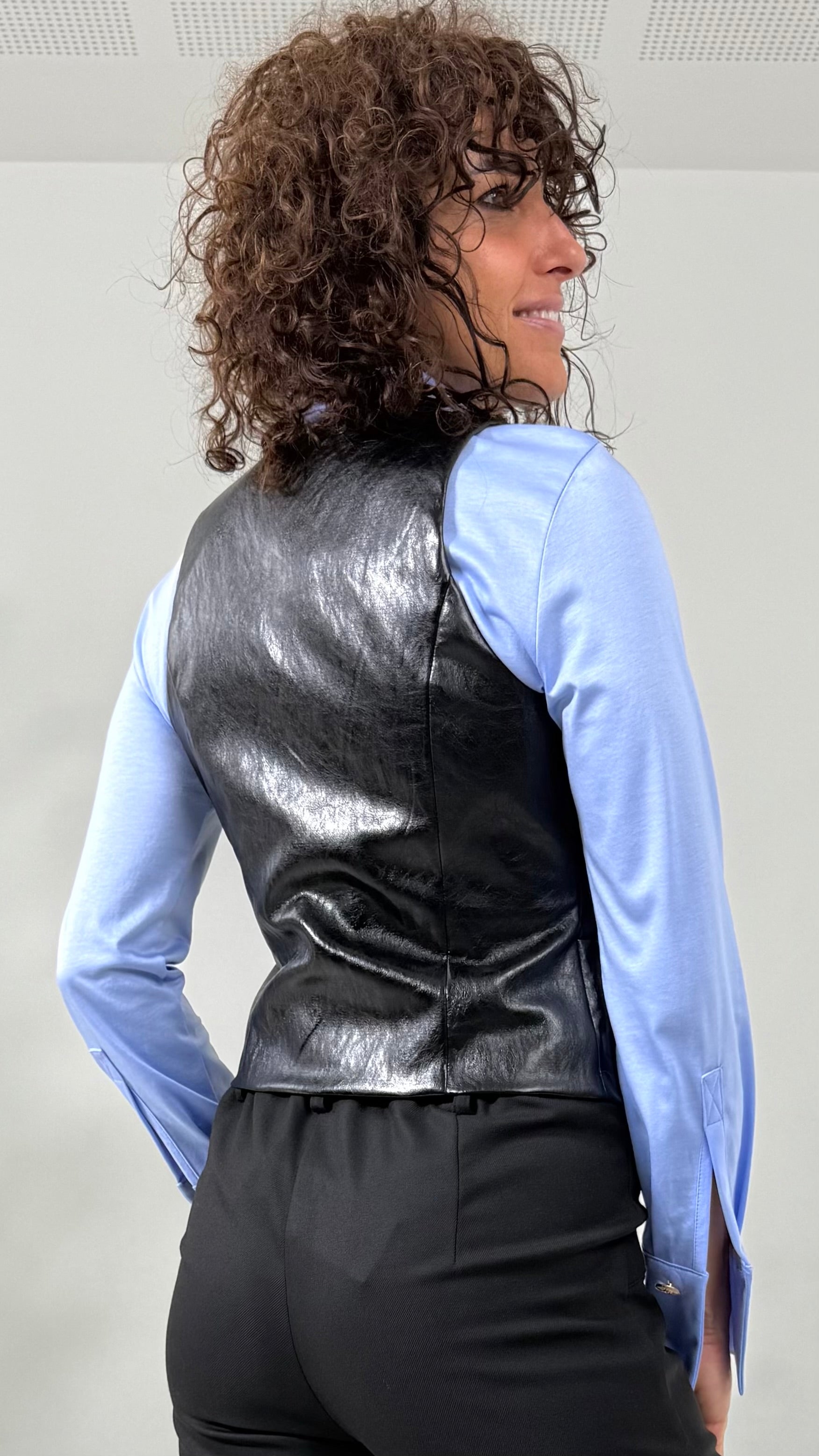 GILET IN FINTA PELLE MOSSA CON FODERA CANGIANTE