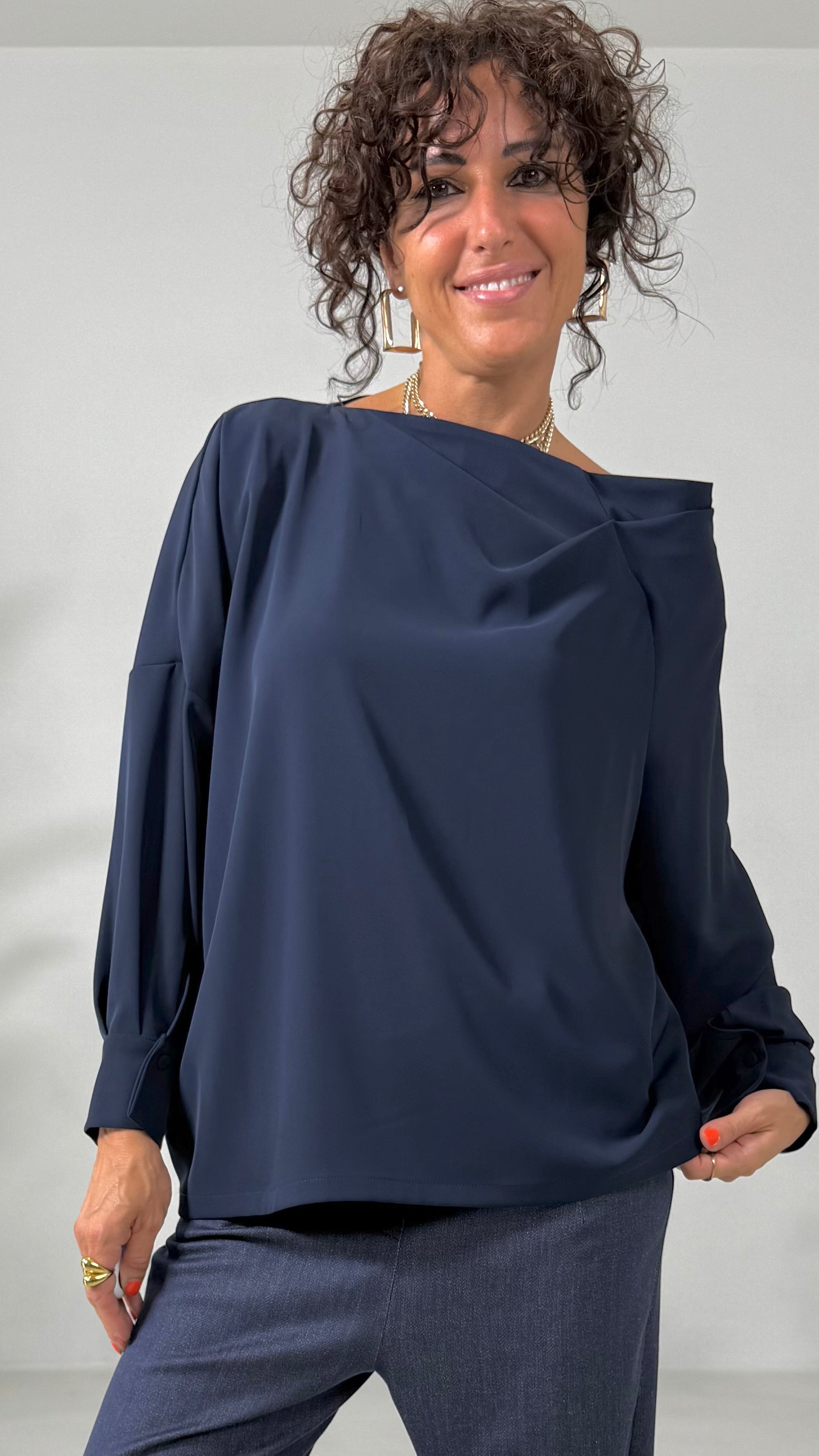 CAMICIA ASIMMETRICA LINEA QUADRATA IN CADY FLUIDO